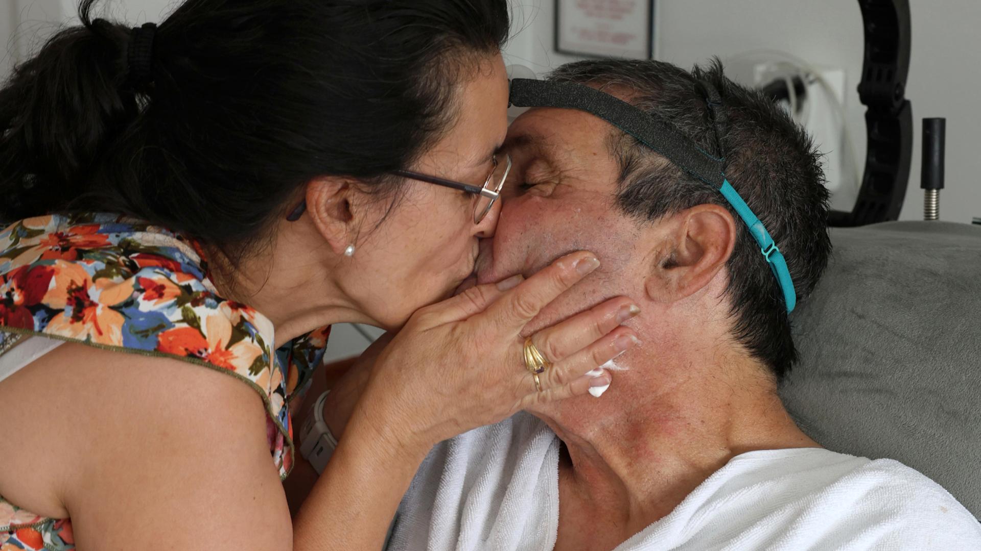 Carlos Ardanaz Baigorri y su mujer María García, ambos de Olite, se conocieron en la niñez. Ambos son padres de son hijos, Tamara y Carlos y abuelo de Aitor.