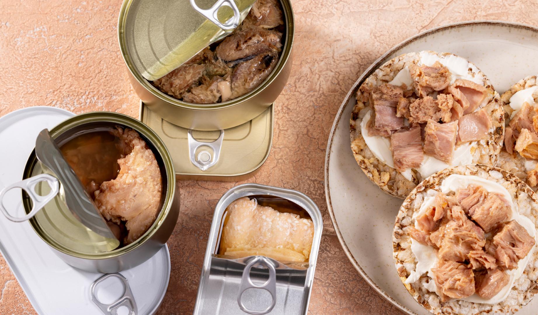 Latas de atún en conserva