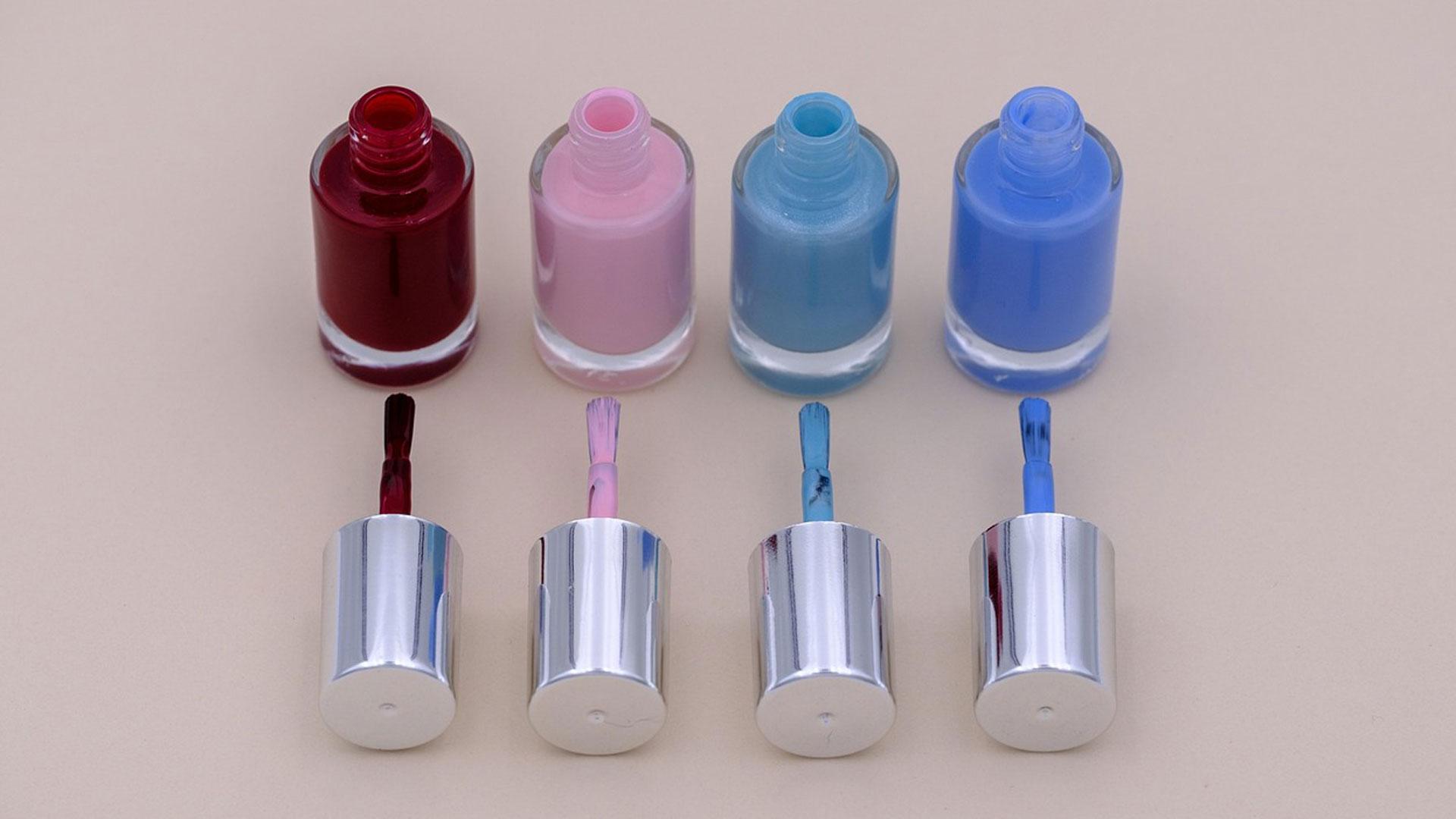 Esmaltes de uñas de varios colores