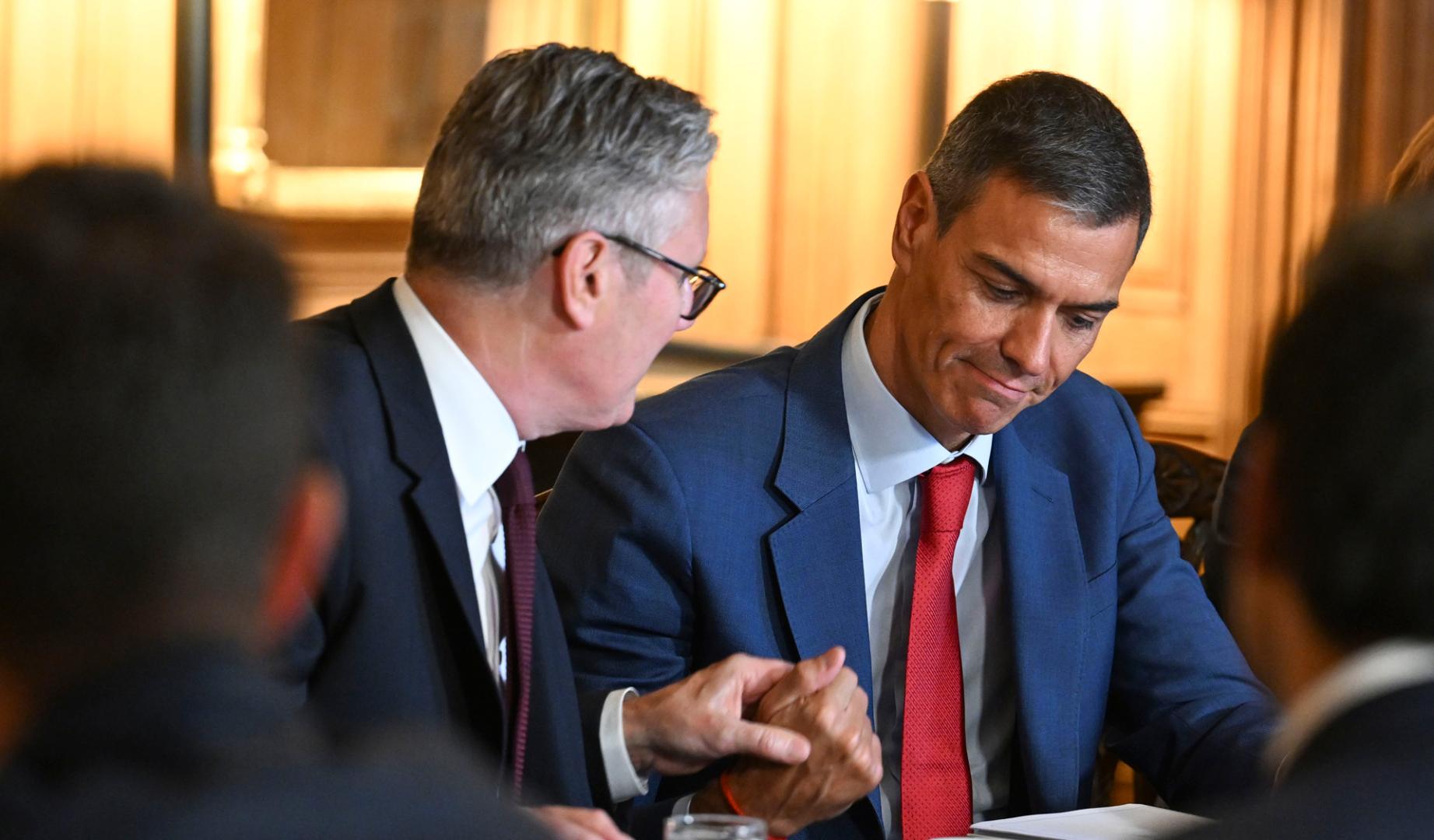 El presidente del Gobierno español, Pedro Sánchez, y el primer ministro británico, Keir Starmer, durante la firma de un Marco Bilateral Estratégico
