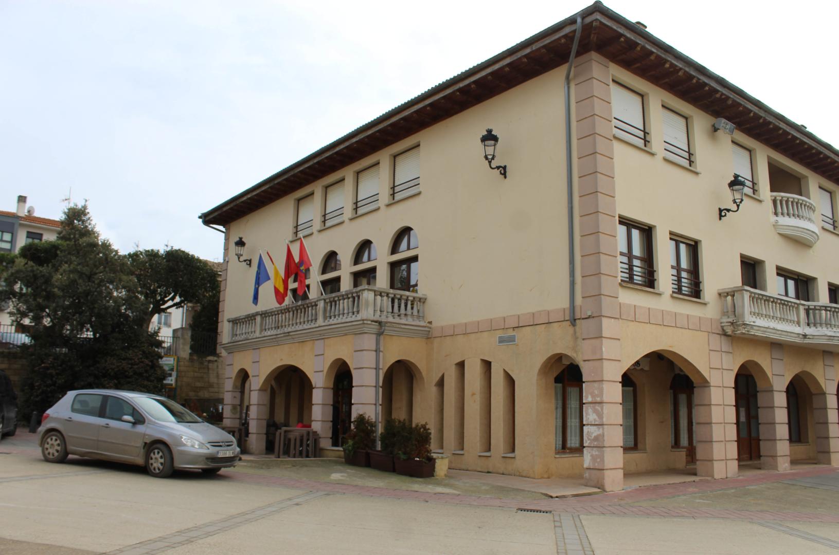 Fachada del Ayuntamiento de Oteiza /