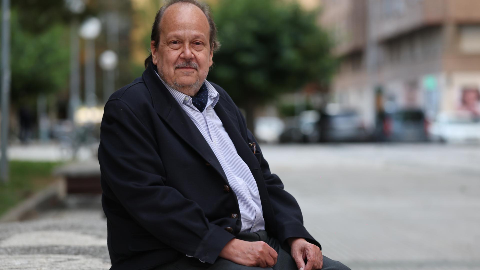 Diego García Elío posa para esta entrevista en la calle Esquíroz de Pamplona.