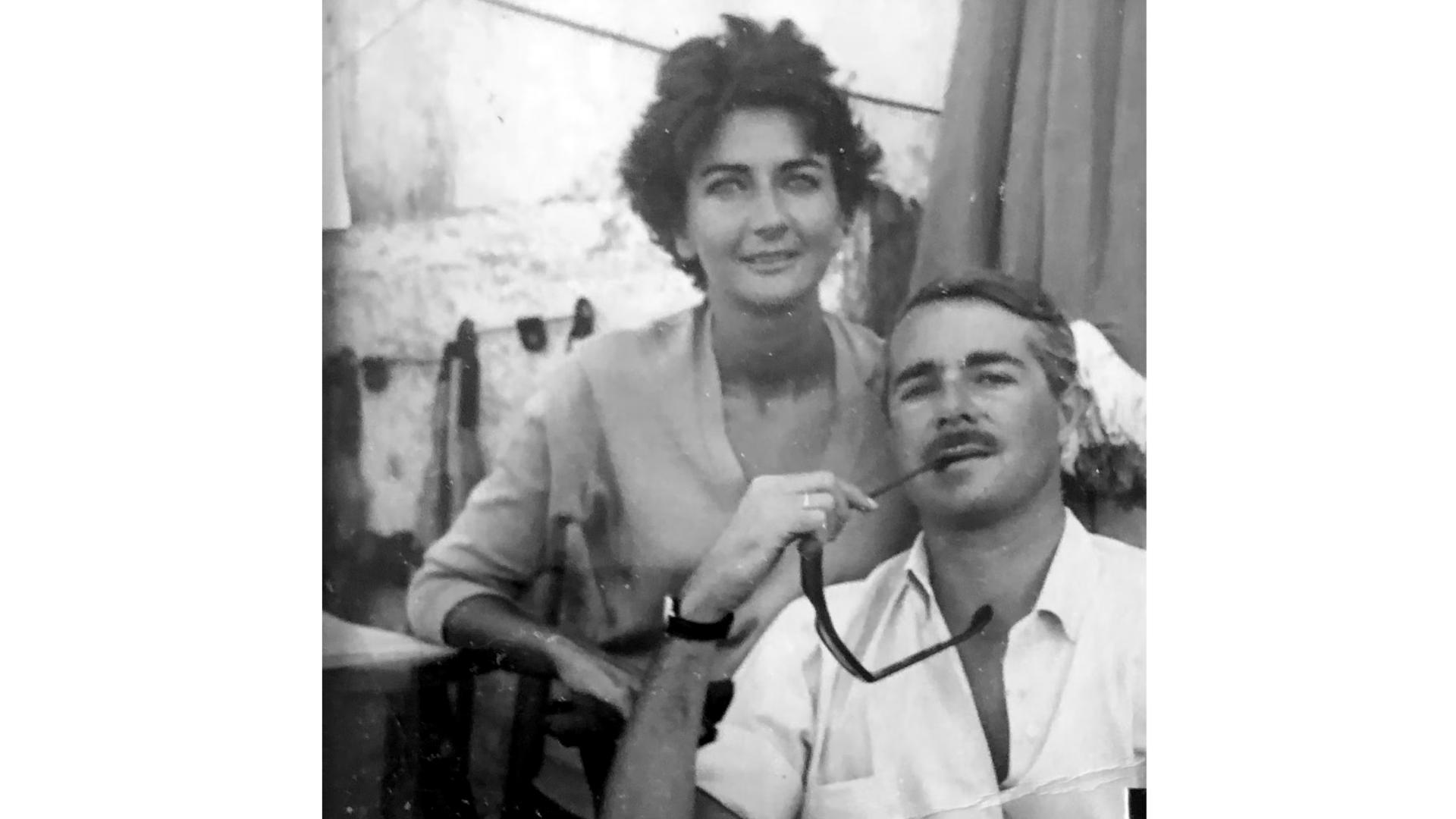 María Luisa Elío Bernal y Jomi García Ascot, padres de Diego García Elío, en Cuba en 1960, tres años antes de que naciera él, único hijo del matrimonio.