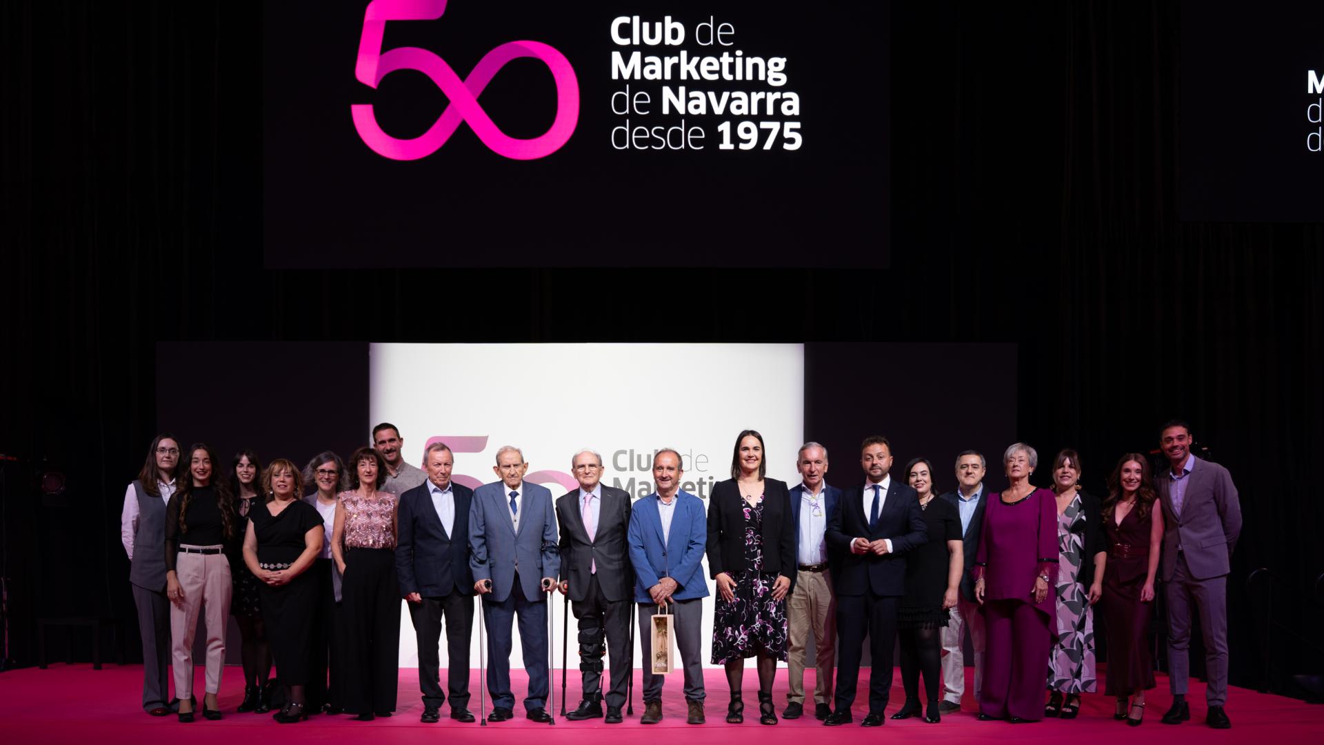 Homenajeados durante el acto de celebración del 50º aniversario del Club de Marketing de Navarra