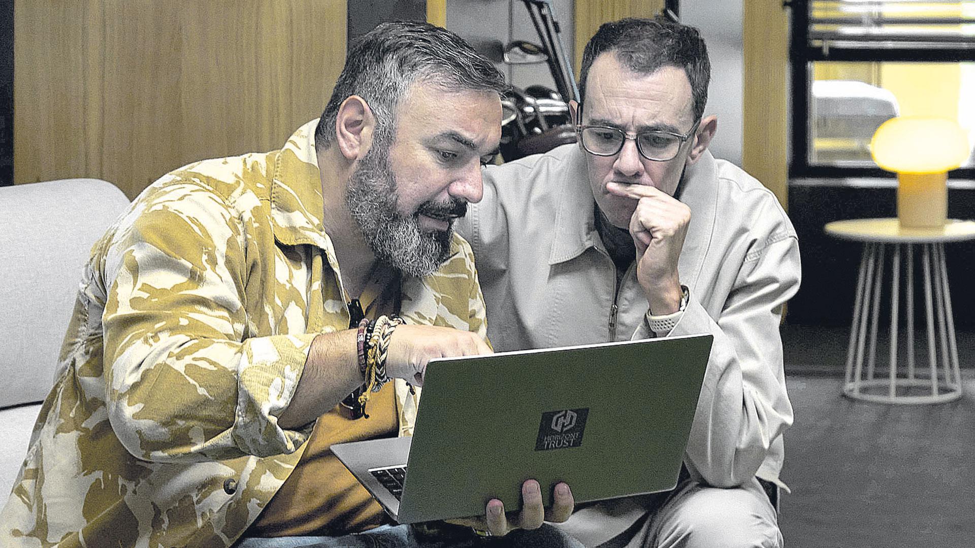 Roger Bodegas y Alberto Casado, en un fotograma de la serie 'Entrepreneurs'
