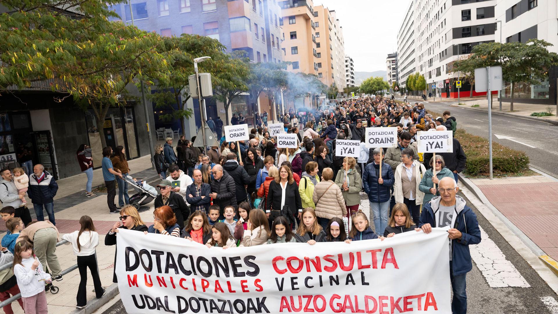 Imagen de la cabeza de la manifestación que ha recorrido este sábado Erripagaña