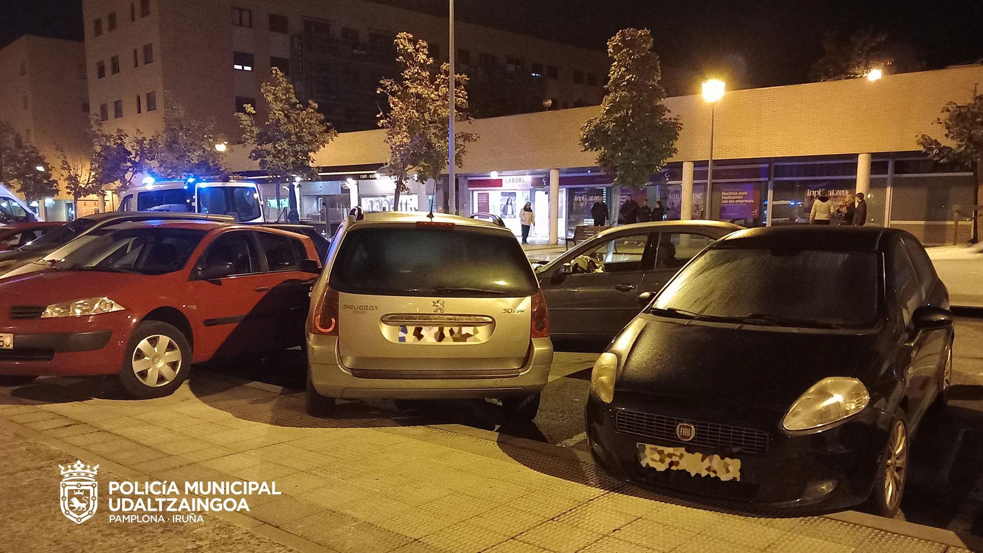 El coche colisionó contra cuatro vehículos estacionados en el paseo de Santa Lucía de Buztintxuri de Pamplona