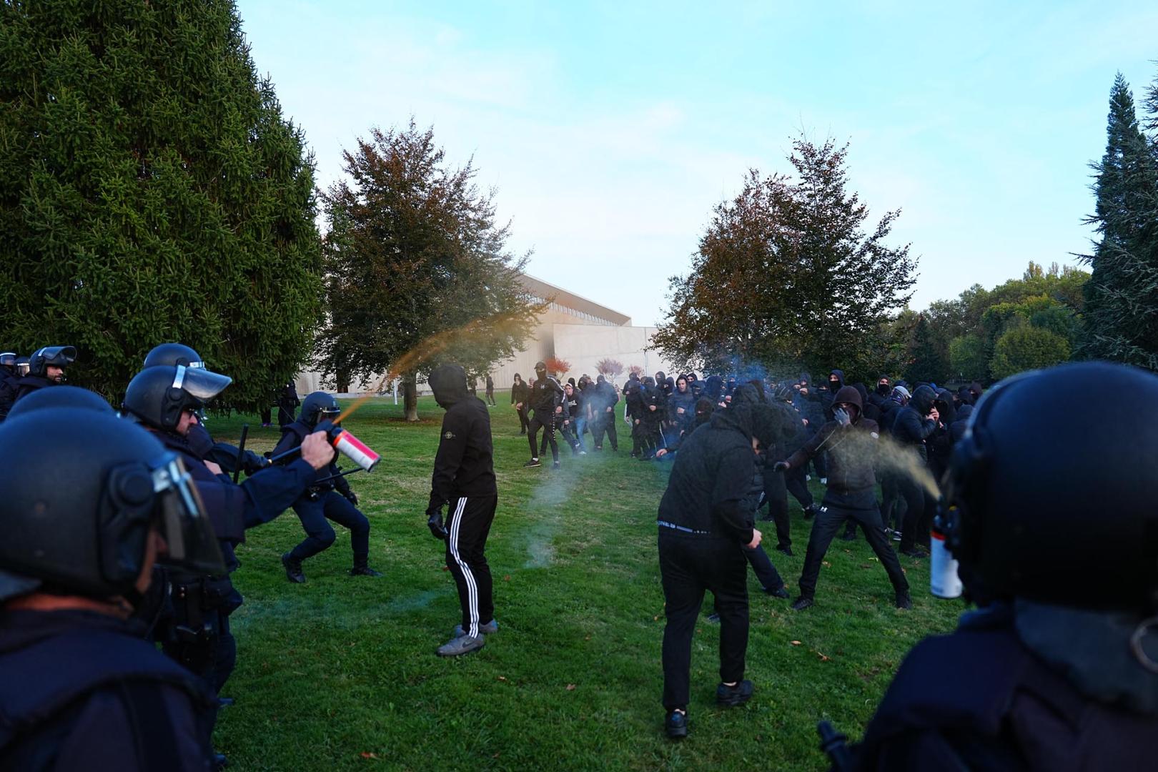 Fotos de los disturbios de la izquierda abertzale en el campus de la UN y en Iturrama /