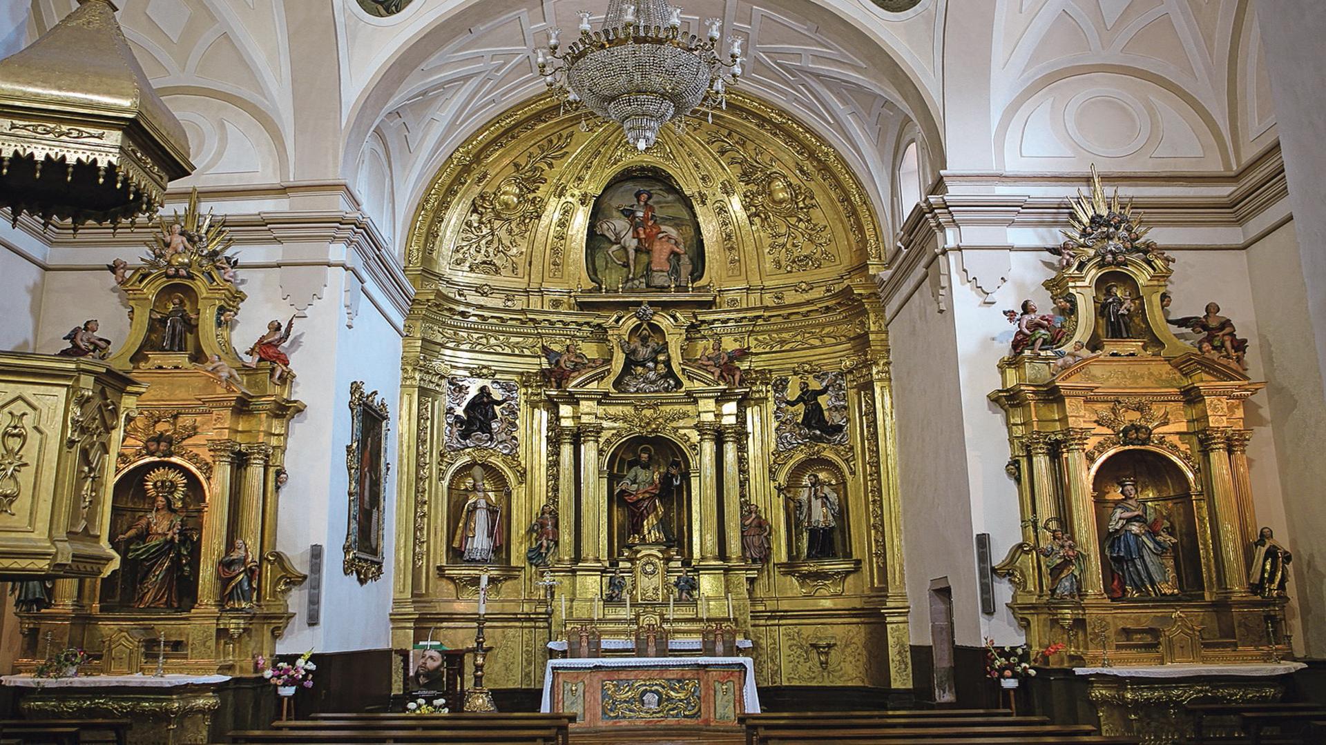 Conjunto de retablos de Azpilcueta, por Silvestre de Soria, c. 1760, con esculturas de Luis Salvador Carmona