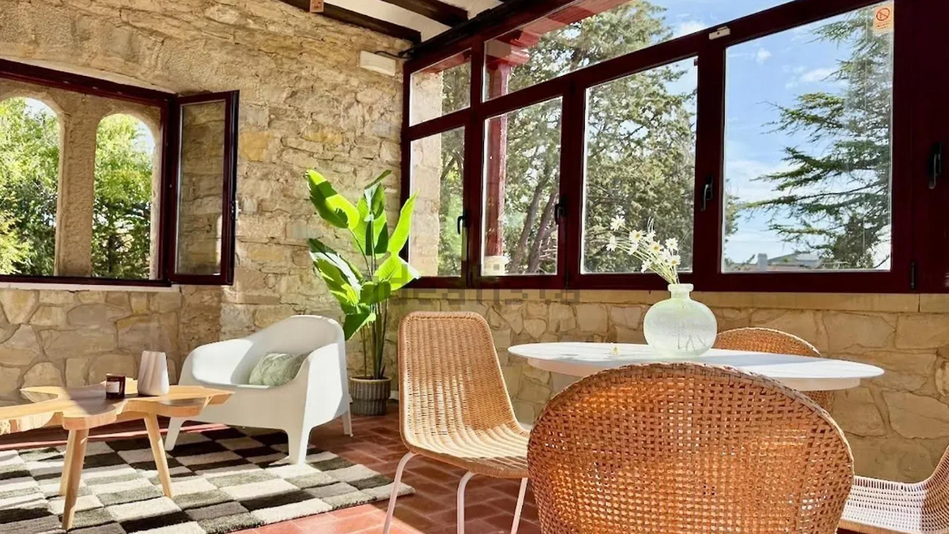 Terraza acristalada en la primera planta del inmueble