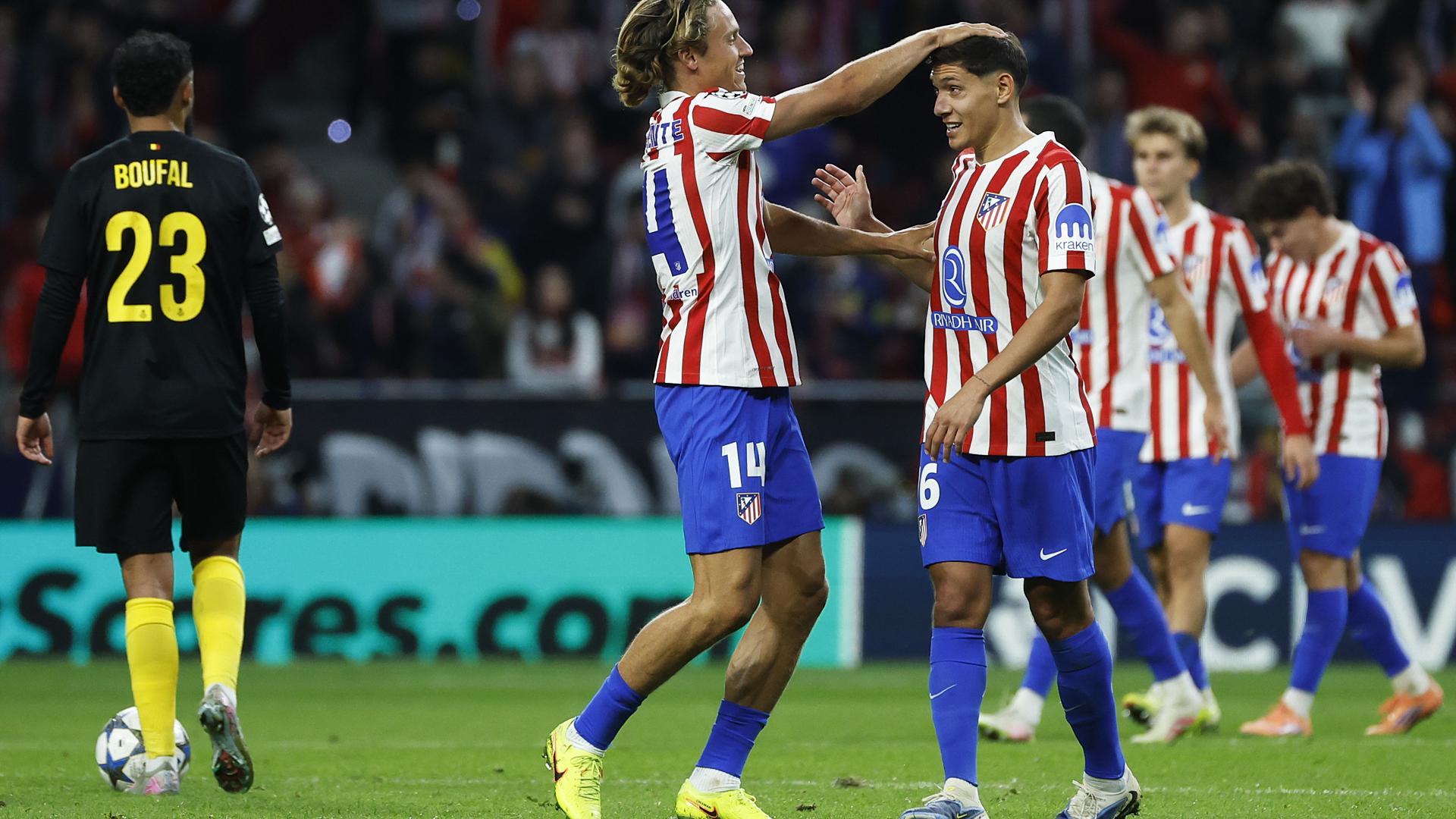 El jugador del Atlético Marcos Llorente celebra con Nahuel Molina el tercer gol del equipo rojiblanco /
