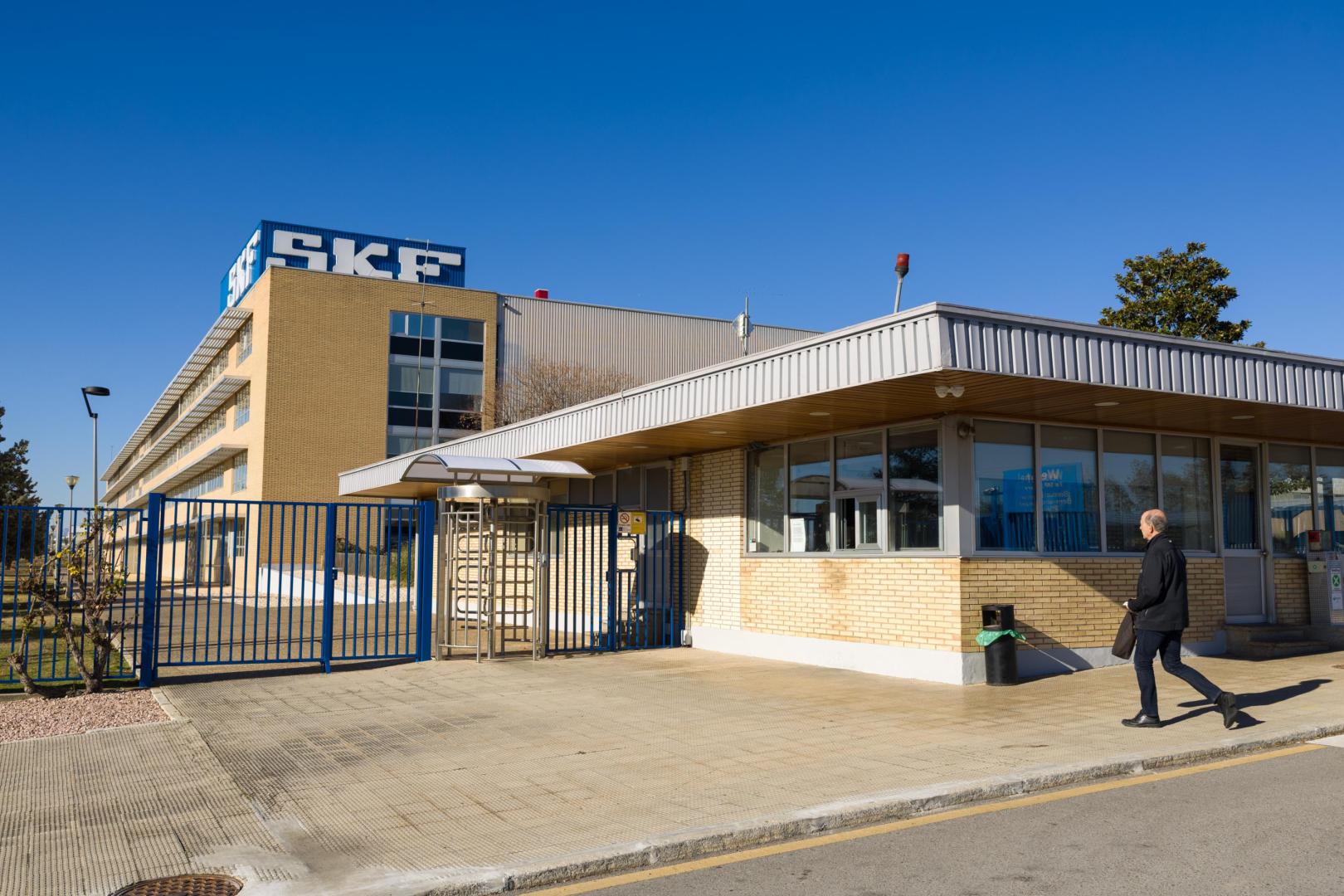 Imagen exterior de la factoría de SKF en Tudela