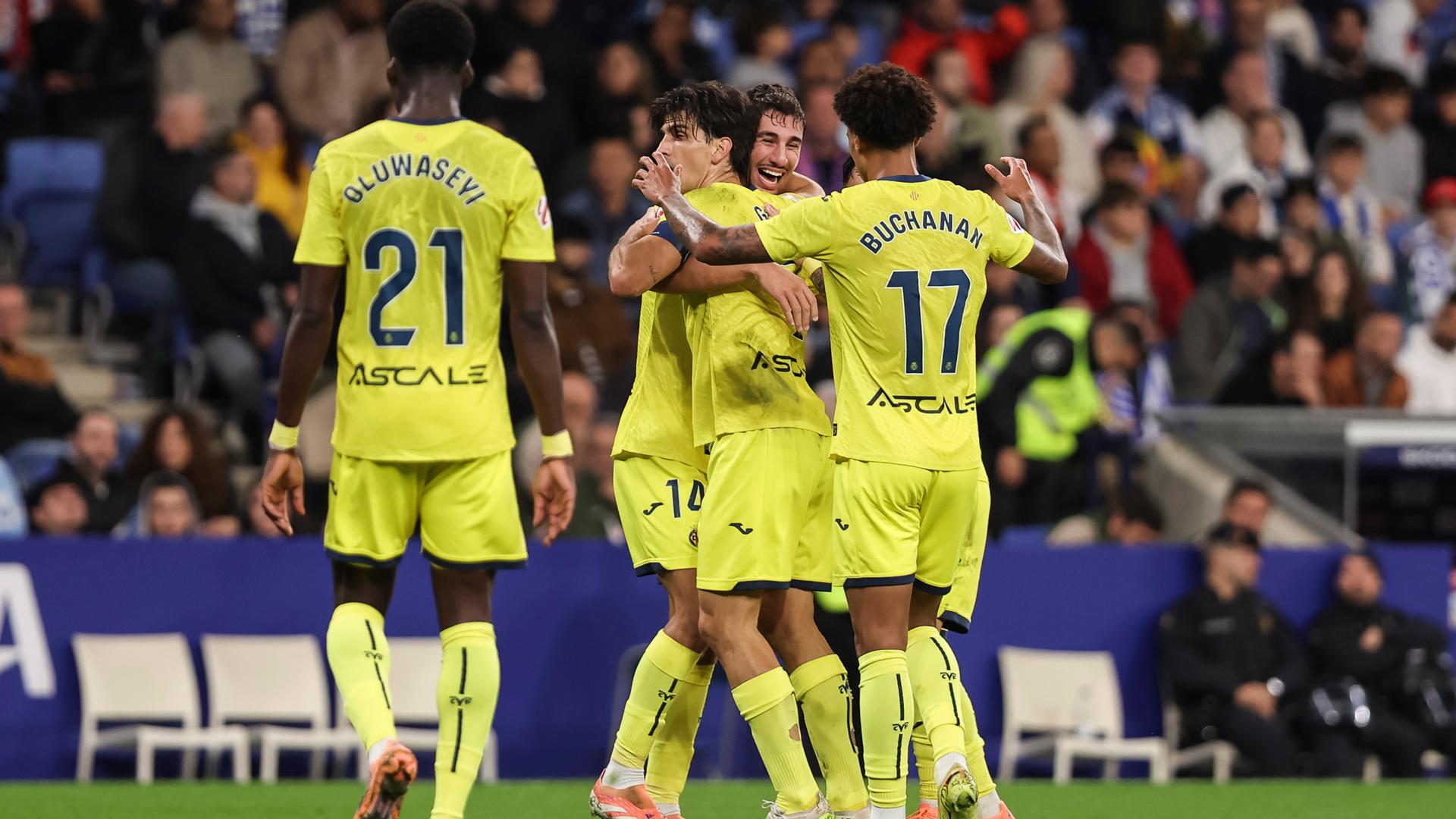 Los futbolistas del Villarreal celebran uno de los goles contra el Espanyol