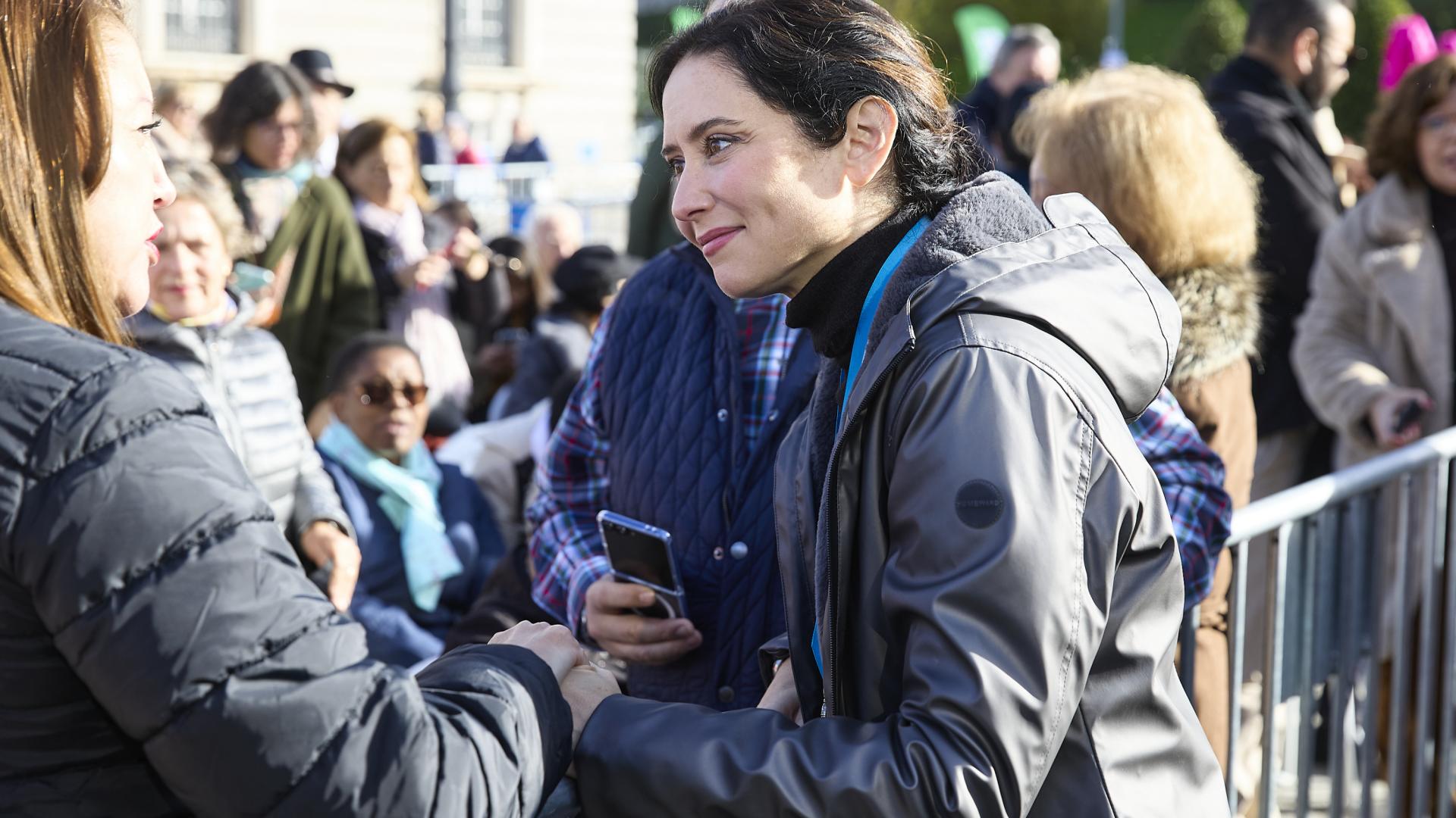 La presidenta de la Comunidad de Madrid, Isabel Díaz Ayuso, antes de la Misa Mayor de la Virgen de la Almudena, en la plaza de la Almudena