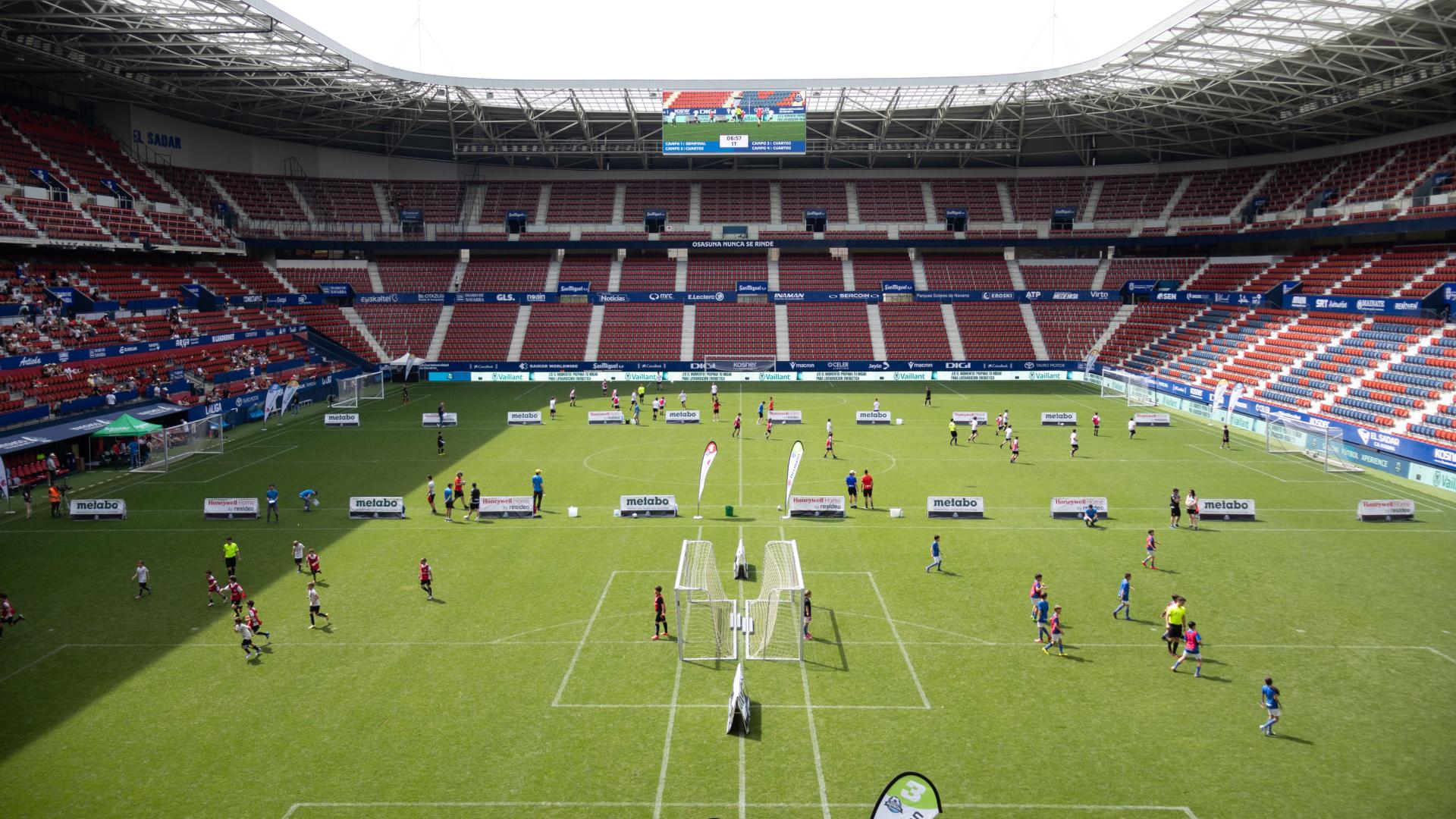 Un aspecto del estadio de El Sadar con un evento de Kosner, patrocinador principal, que se celebró al final de la temporada pasada