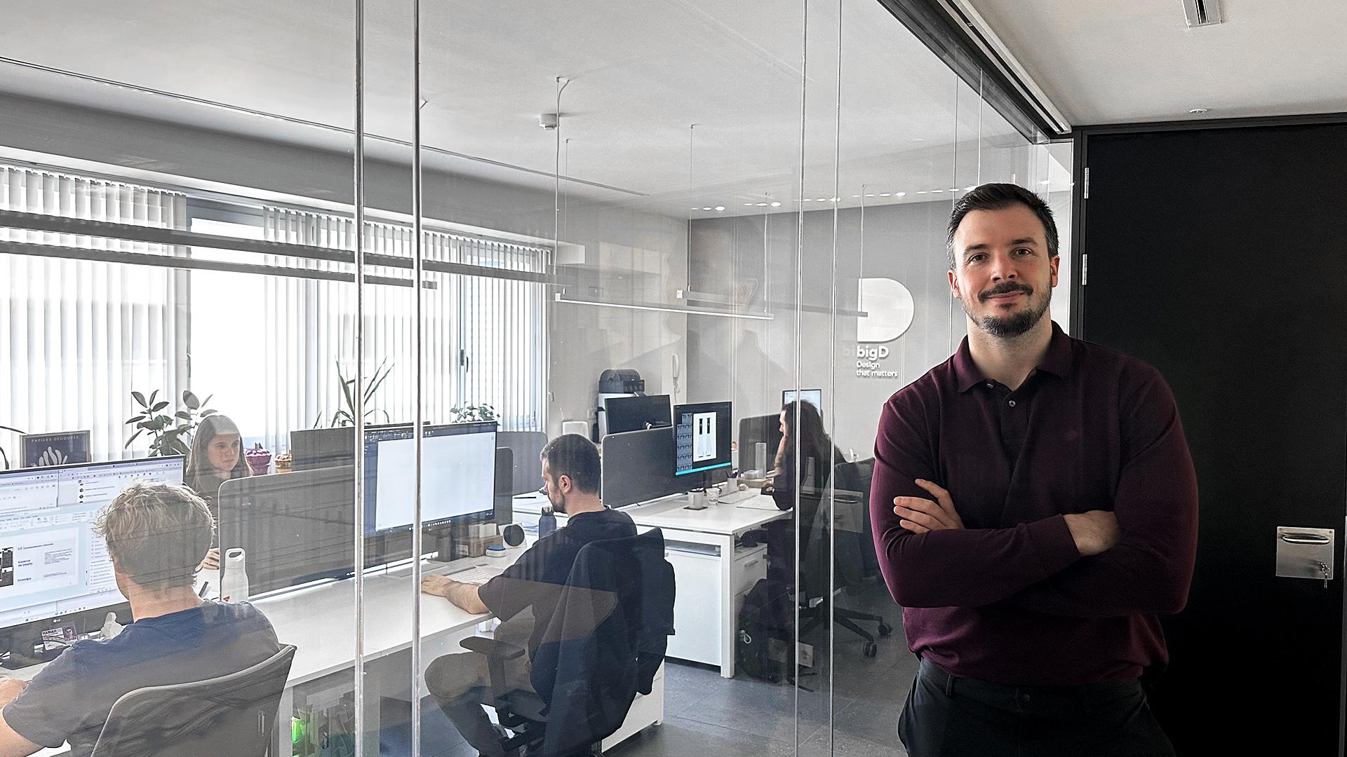 Adrián Larripa, CEO y director de Diseño de bigD, en las instalaciones de la firma /