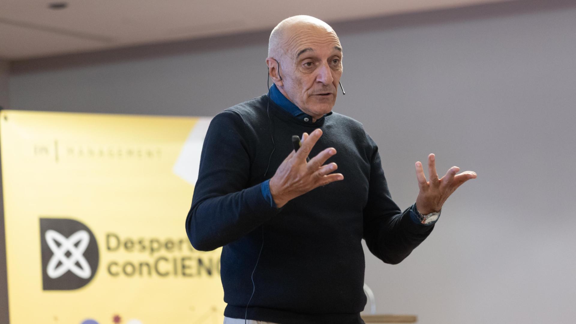 Humberto Bustince, durante su ponencia