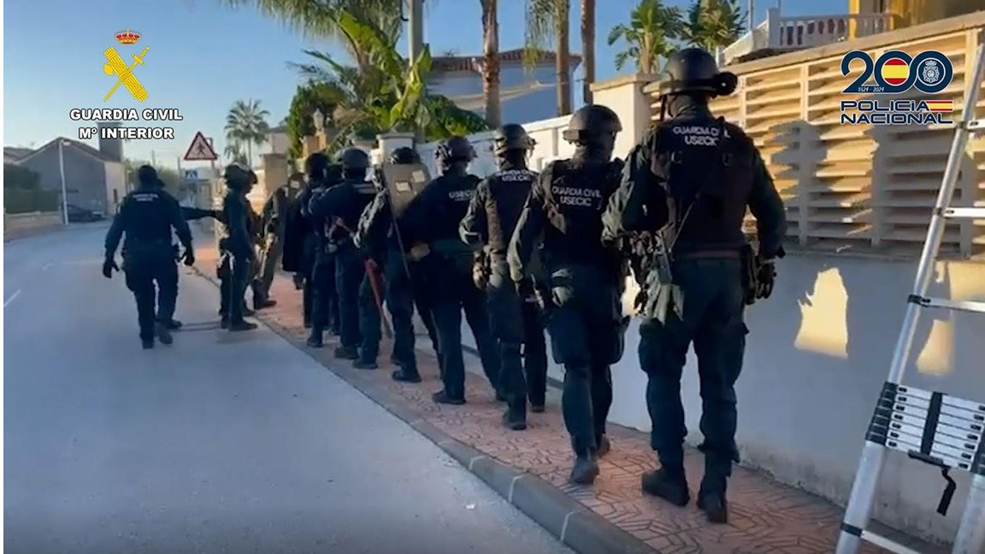 Agentes de Policía Nacional, durante uno de los registros