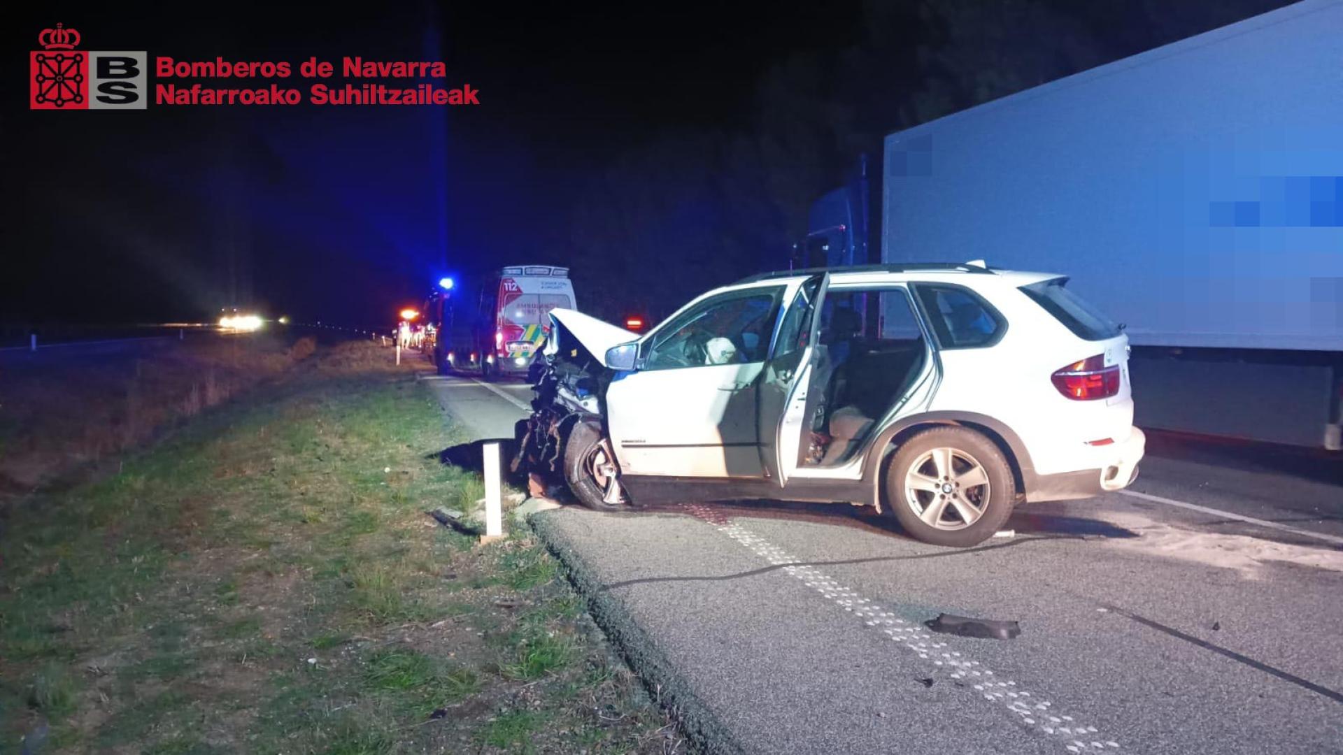 Imagen del vehículo del conductor que resultó herido en Cadreita