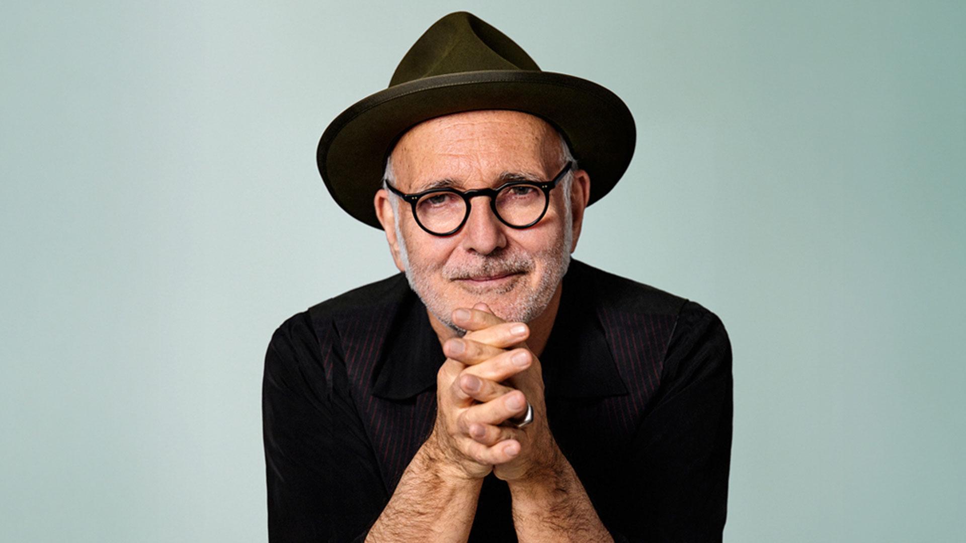 Imagen promocional de la gira de arenas del pianista Ludovico Einaudi