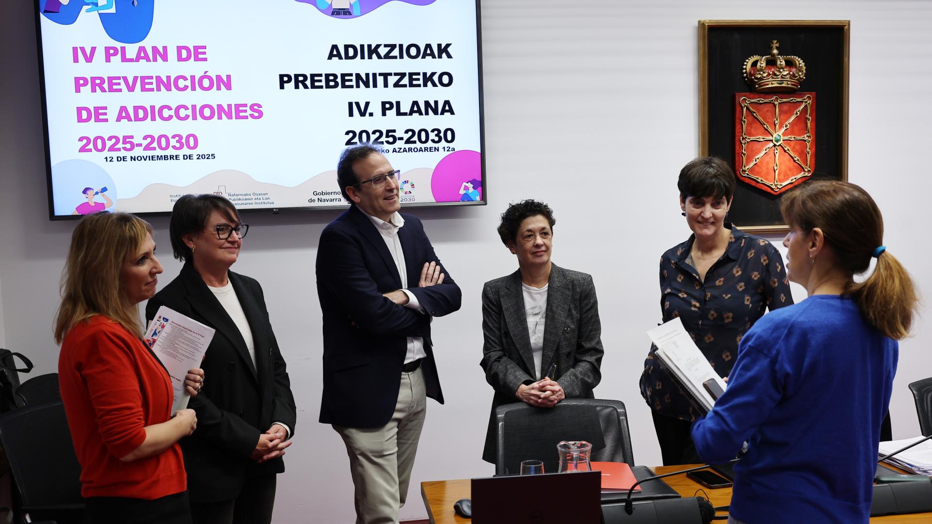 Comparecieron para presentar el VI Plan de Prevención de Adicciones el director general de Salud, Antonio López Andrés; la directora del INSPL, Marian Nuin Villanueva, y Nerea Álvarez Arruti, jefa de Servicio de Promoción de la Salud Comunitaria