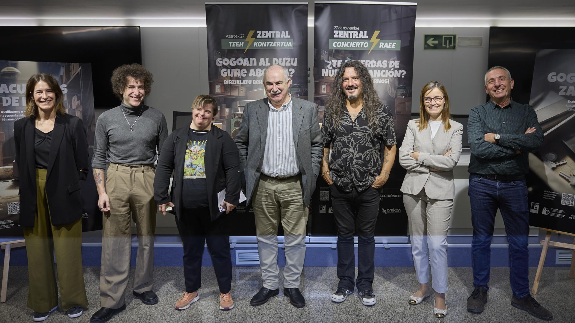 Representantes institucionales y artistas, durante la presentación del concierto del 27 de noviembre.