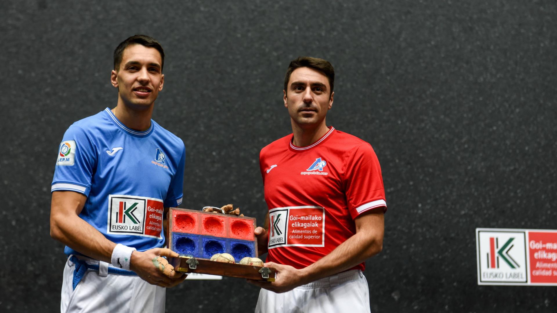 Javier Zabala y peio Etxeberria, en el Bizkaia.