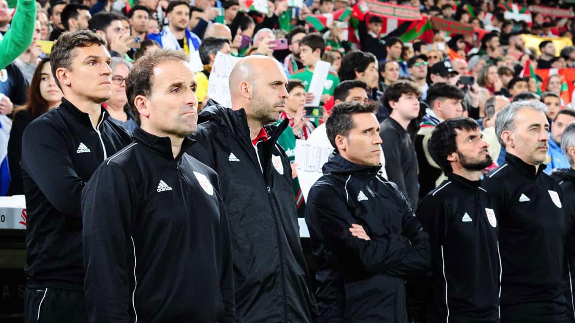 Jagoba Arrasate y su equipo técnico, en un partido anterior de la Selección de Euskadi