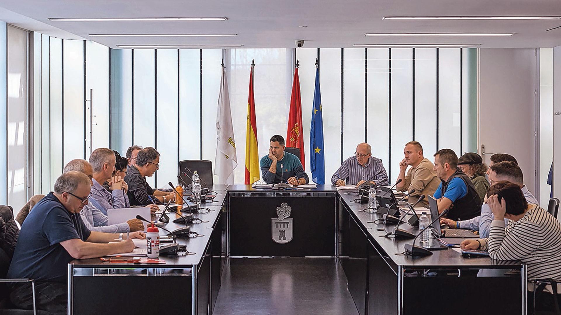Imagen de archivo de un pleno anterior del Ayuntamiento del Valle de Elorz.