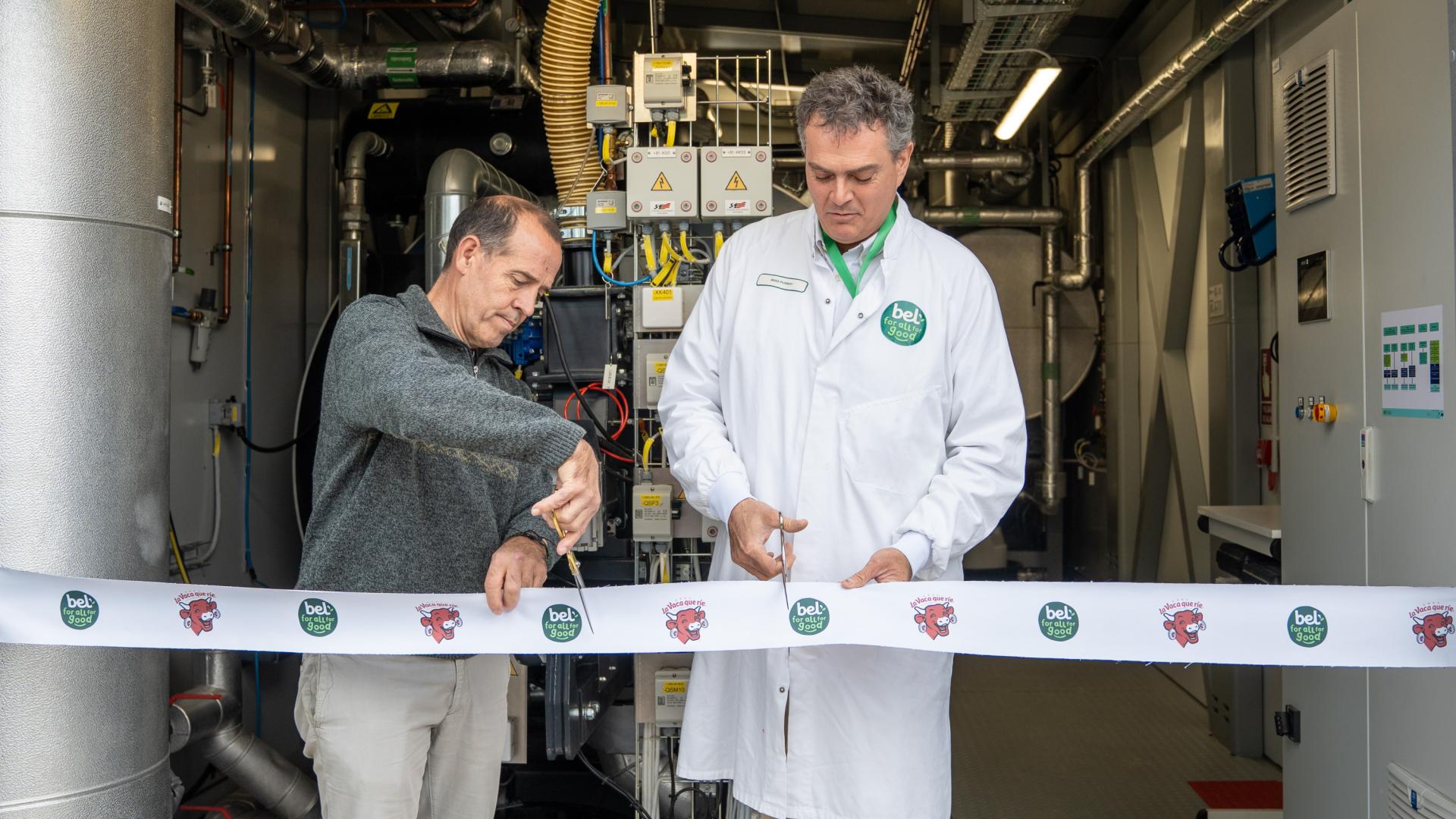 Corte de cinta a la inauguración de la caldera de biomasa en la planta de Ultzama del Grupo Bel