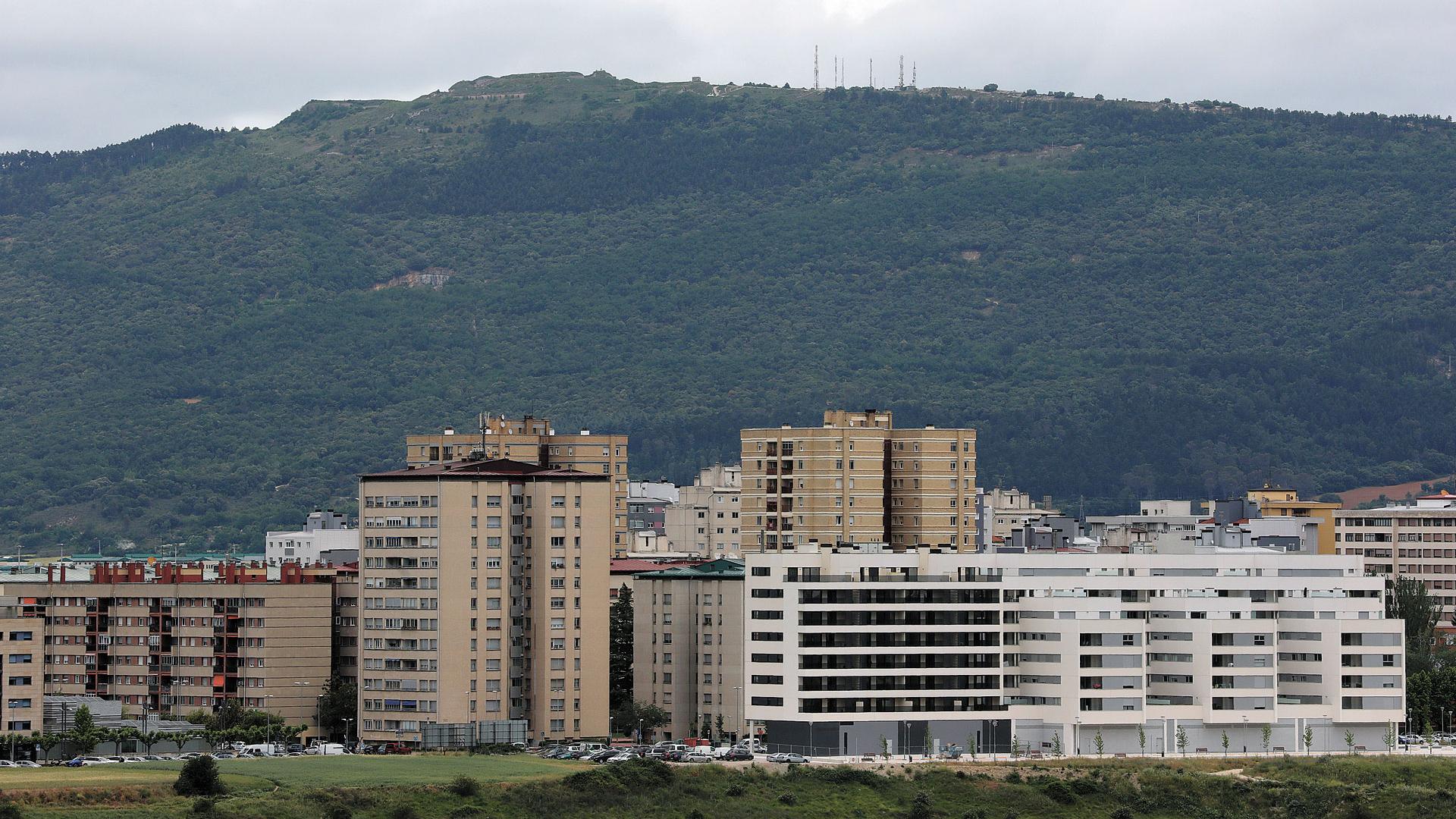 Vista de la últimas viviendas construida en Echavacoiz (Pamplona) junto a Barañáin.