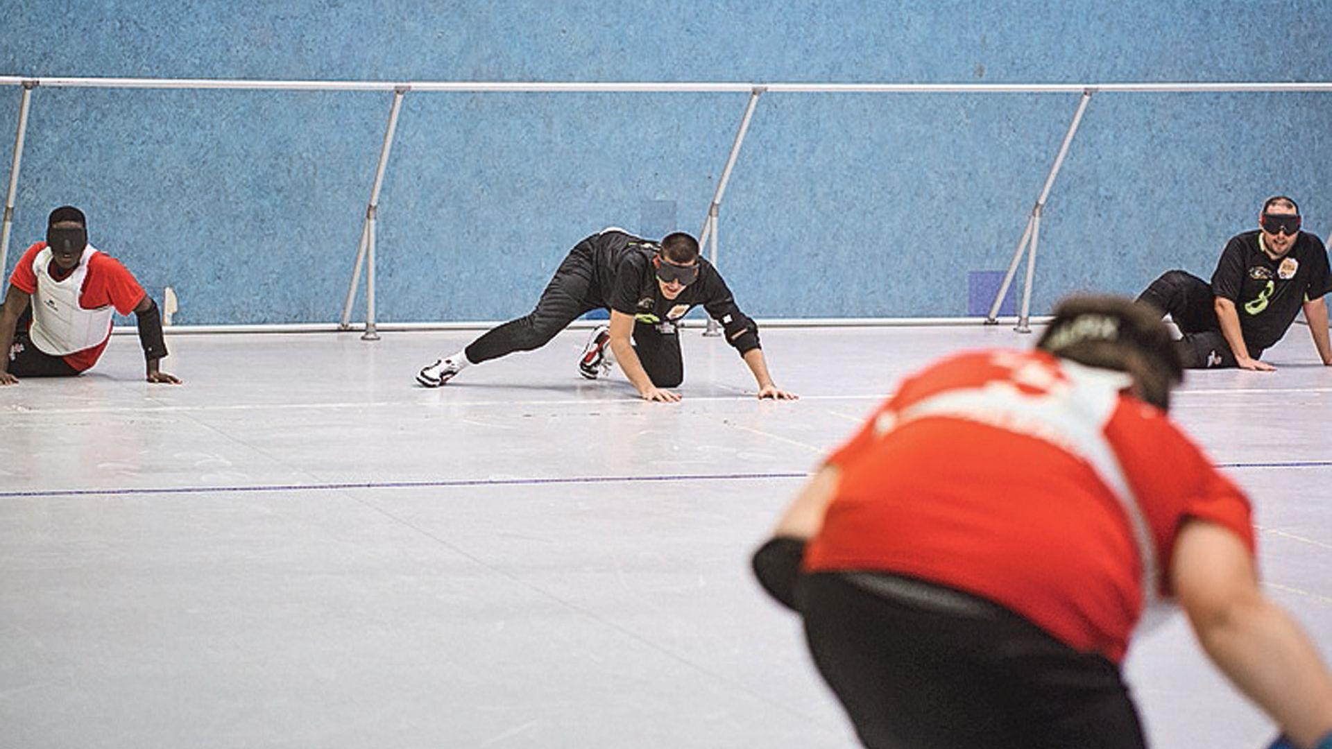 Un entrenamiento anterior del GoalBall Navarra, en Mendillorri.