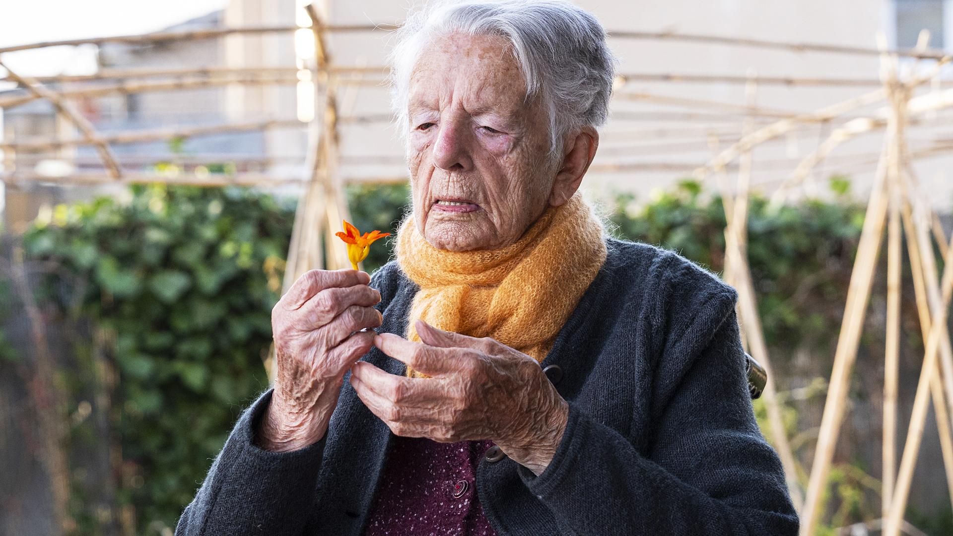 La supercentenaria Carme Noguera Falguera, residente en Taradell (Barcelona), se ha convertido en la mujer más longeva de España en vida, con 111 años /
