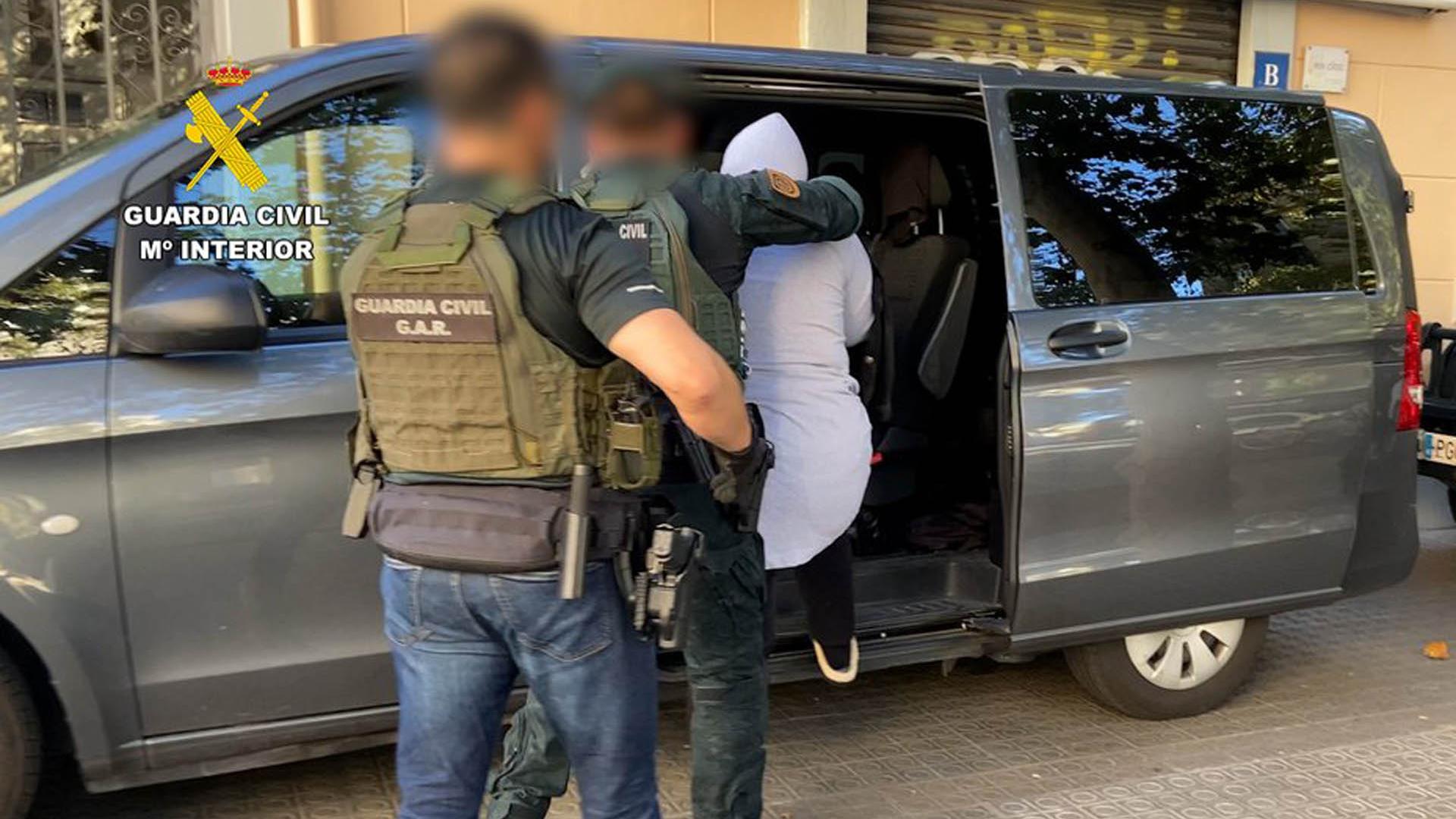 Uno de los detenidos en la operación