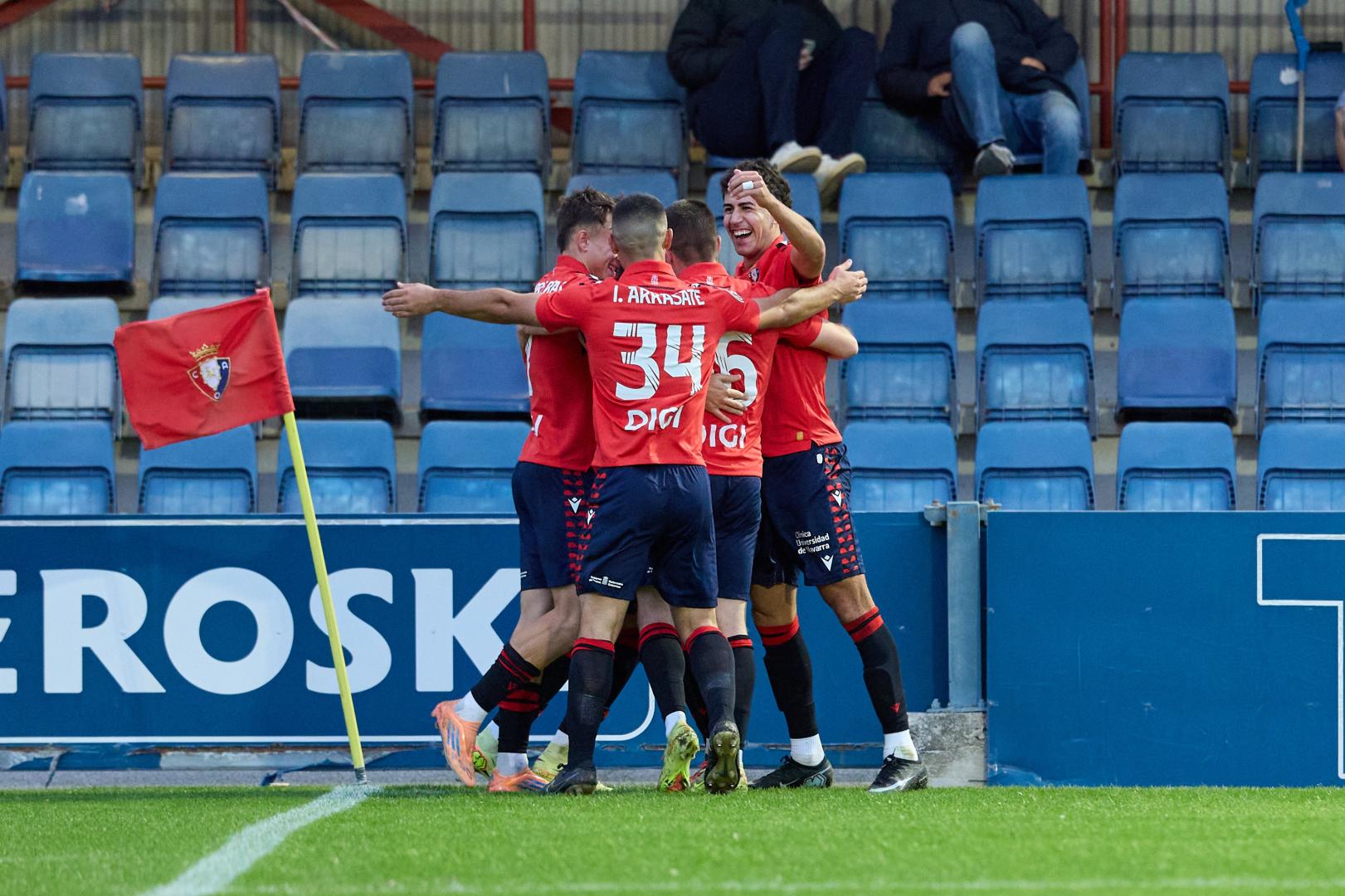 Celebración de uno de los goles del Promesas del sábado en Tajonar
