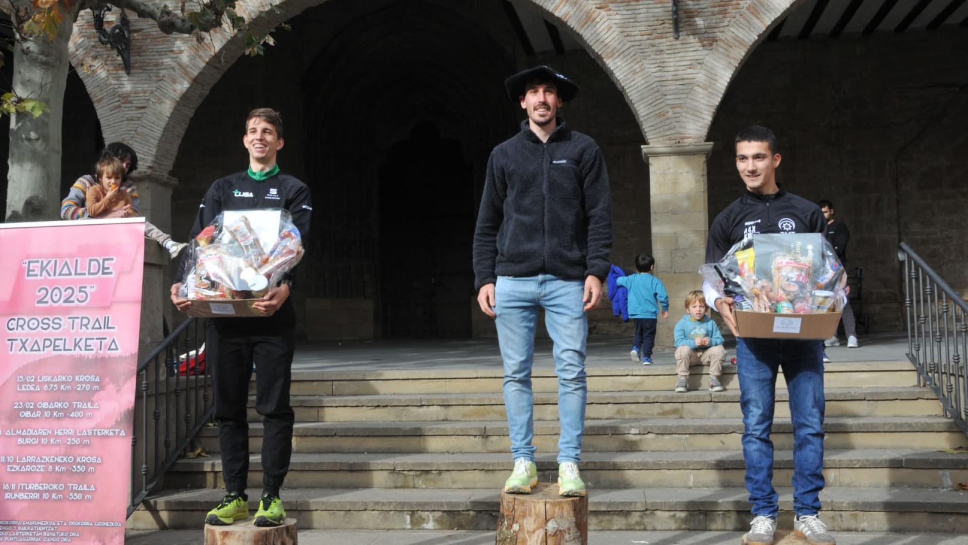 Eduardo Esteban, ganador del Iturbero Trail, secundado en el podio por Joseba Erro y Andrés Roncal