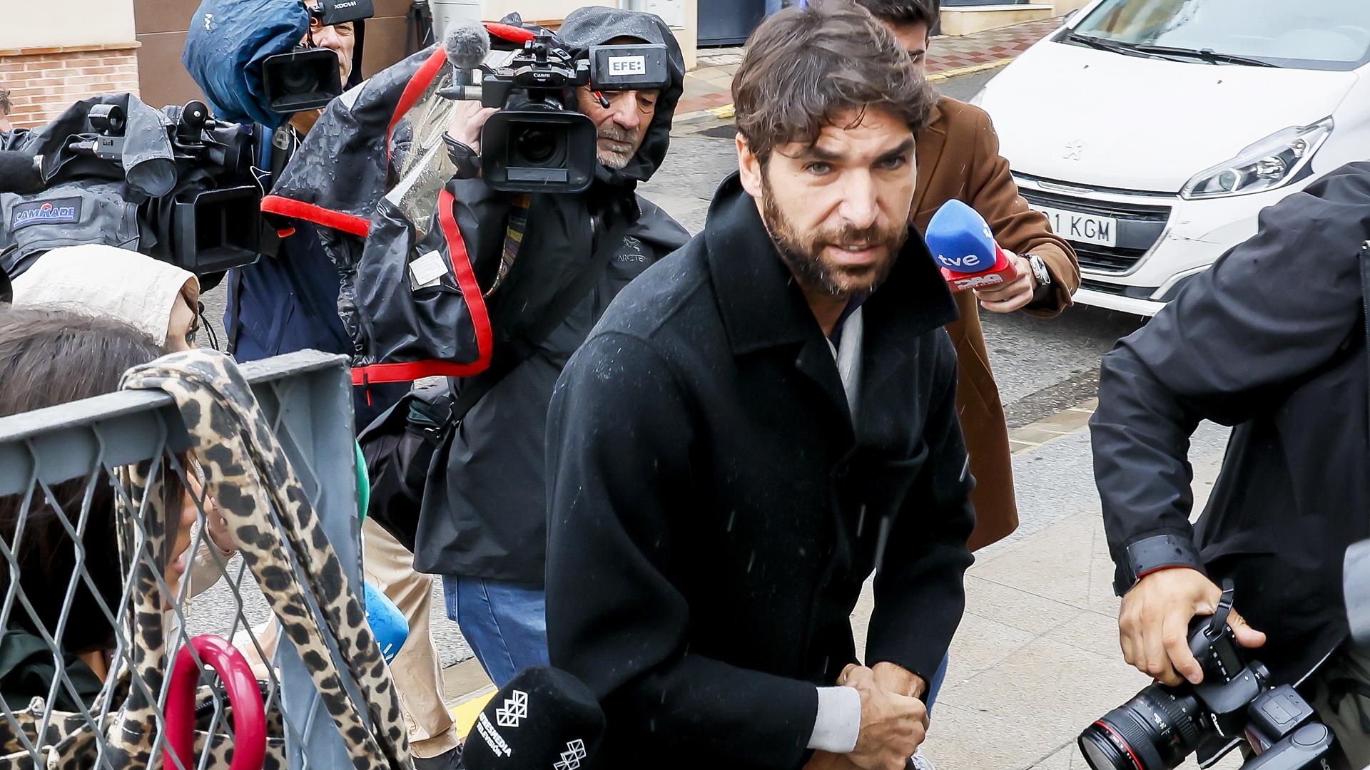 El torero Cayetano Rivera llega al Juzgado de Instrucción número 4 de Alcalá de Guadaíra (Sevilla) para la vista oral /