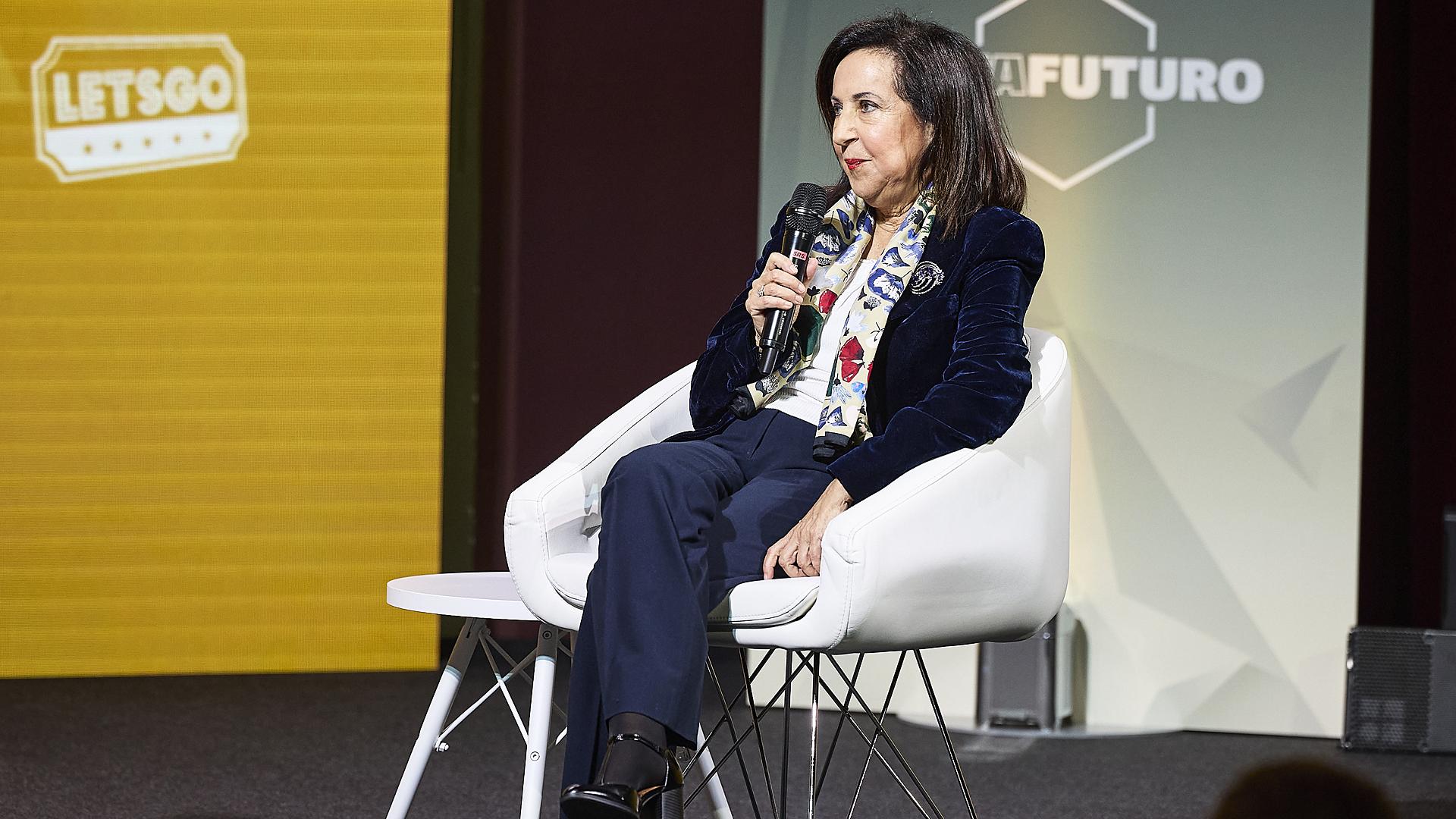 La ministra de Defensa, Margarita Robles, durante el foro Metafuturo 2025, en el Ateneo de Madrid /
