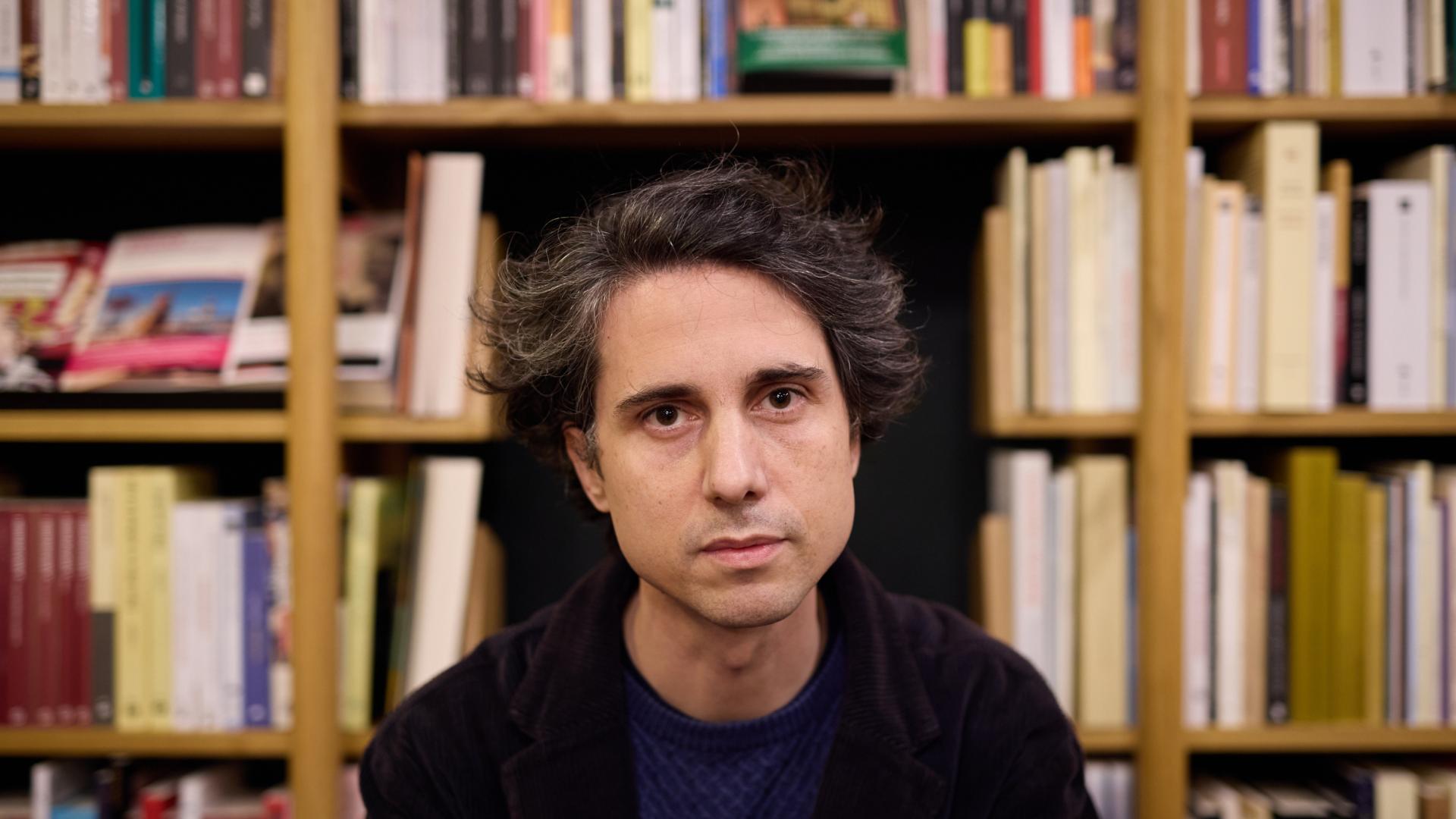 Jonás Trueba, en la librería Walden de Pamplona, donde presentó 'EL viento sopla donde quiere'