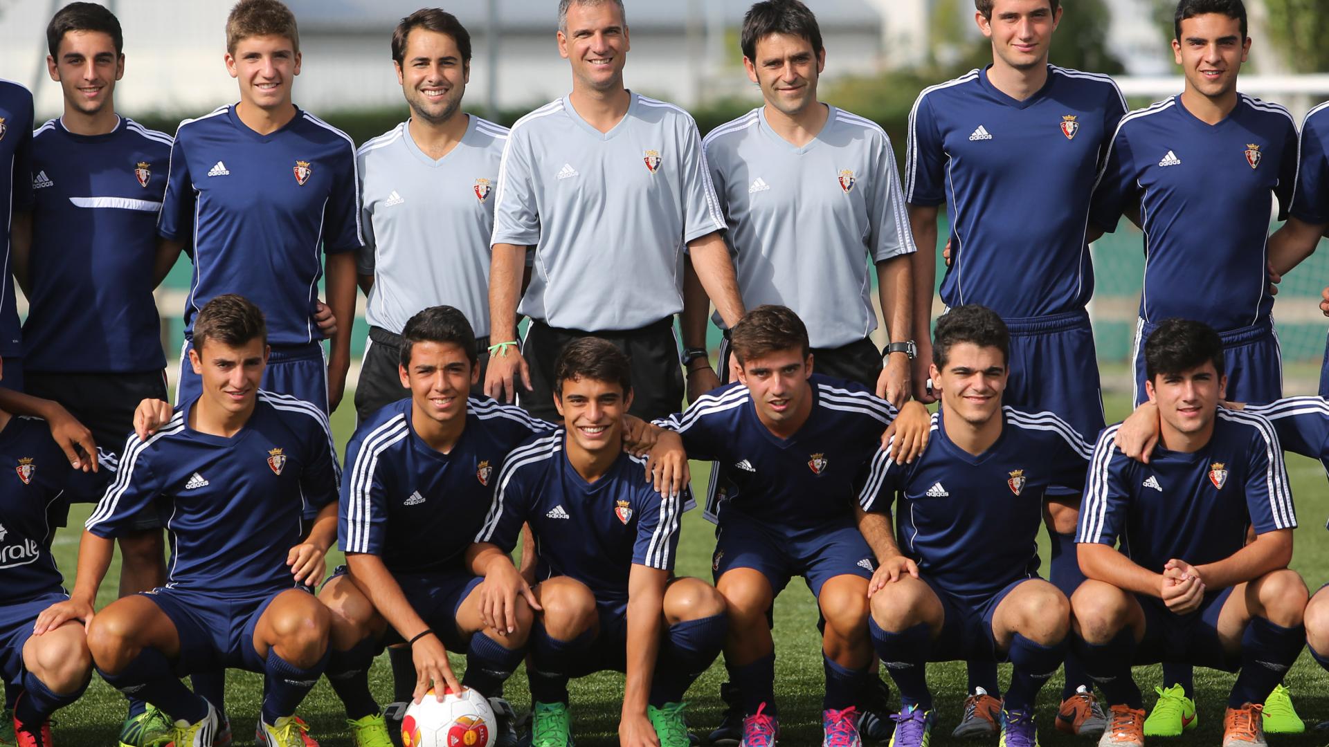 En esta imagen con el juvenil de División de Honor de Osasuna en 2014, Felipe Sánchez Mateos es el tercero de arriba por la izquierda, junto a Javi Lerga.