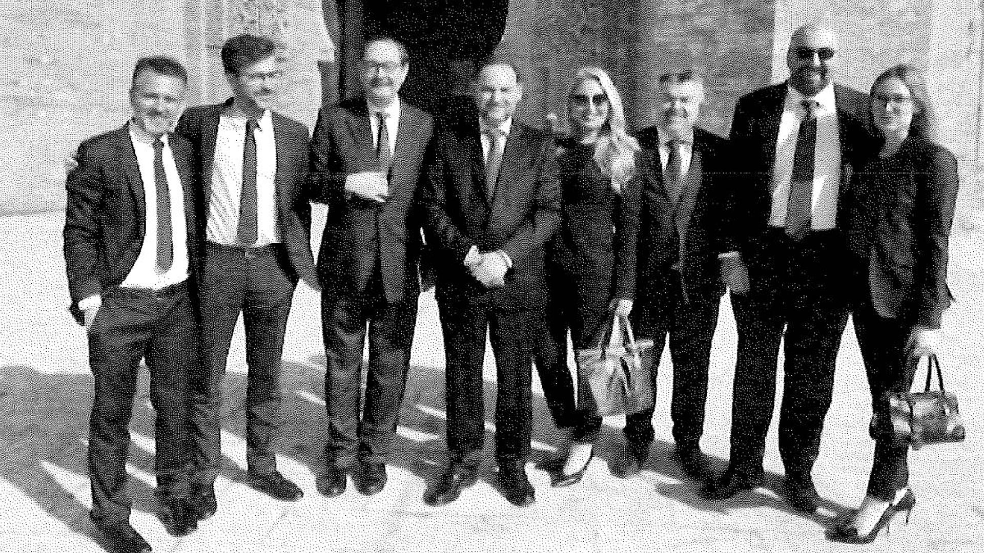 José Luis Ábalos (cuarto por la izquierda), Santos Cerdán (sexto) y Koldo García (junto a él) se fotografían em el acceso a la necrópolis de Chellah, en Rabat, en una imagen que aparece en el informe de la UCO /
