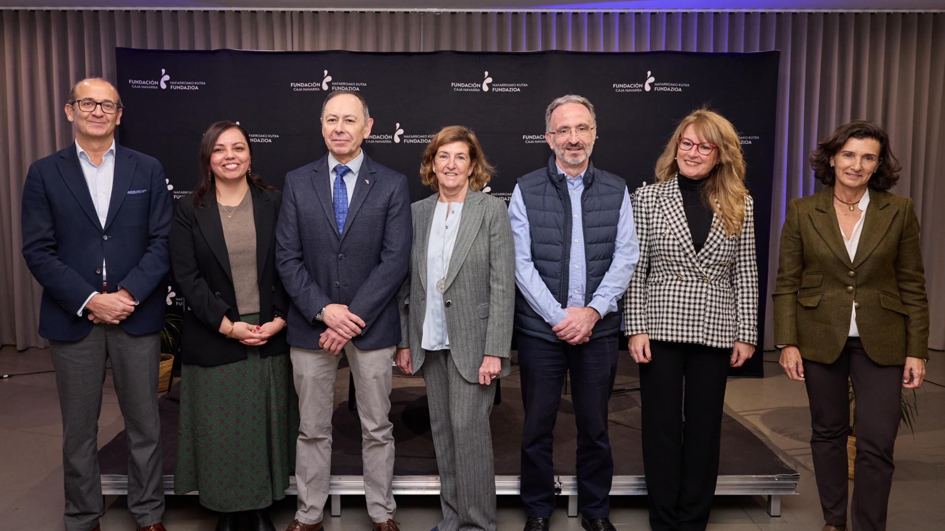 Desde la izda.:Javier Fernández (director de Fundación Caja Navarra), Mónica Vásquez (directora de Catalytic Ventures de la Fundación Open Value), José Ángel Andrés (presidente de Fundación Caja Navarra), Pilar García Ceballos-Zúñiga (presidenta de la Asociación Española de Fundaciones), Juanjo San Martín (coordinador regional de Cruz Roja Navarra), Belén Galindo (responsable de comunicación del Grupo La Información) y Teresa Mañueco (directora de Fundación Moeve)