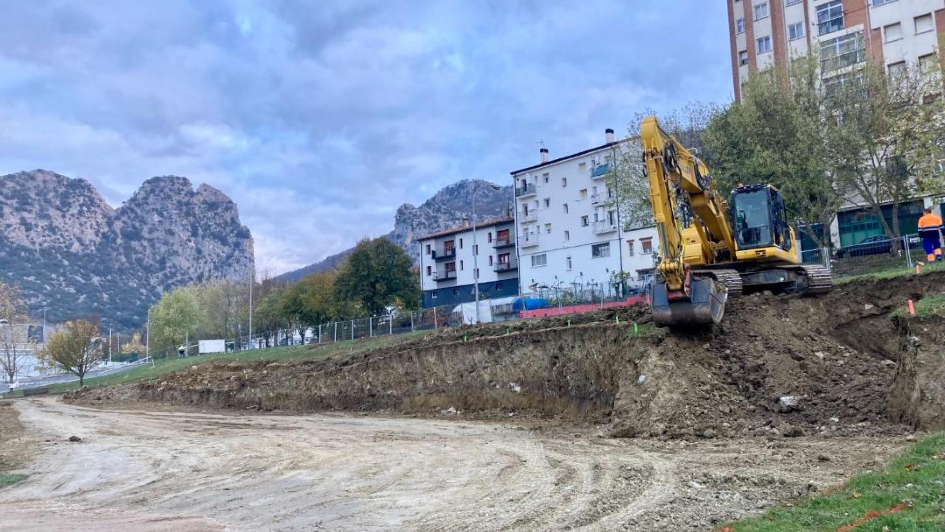 Detalle de las obras de adecuación de un punto limpio en Irurtzun.