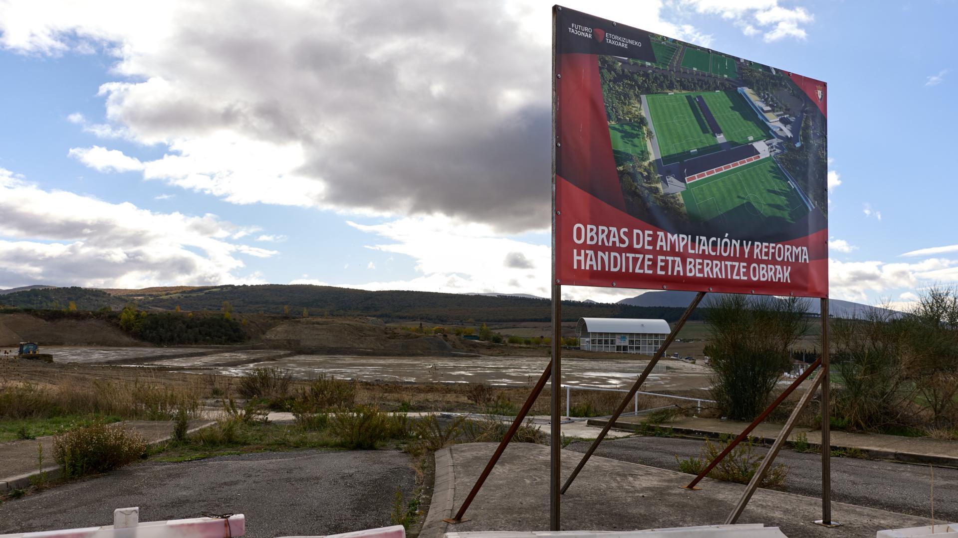 Obras de construcción de las nuevas instalaciones de Osasuna en Tajonar.