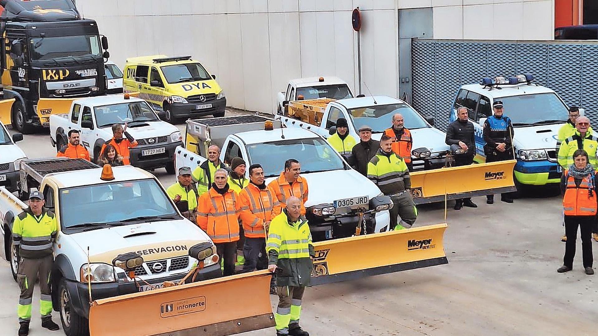 Parte del equipo humano y material que se activará ante las previsiones de nieve en Pamplona /