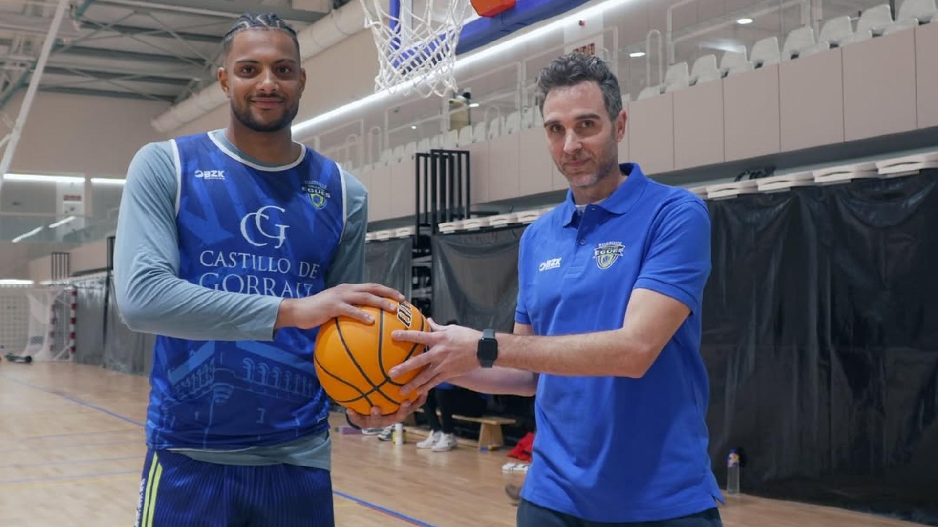 André Amado junto al director deportivo Álex Urtasun