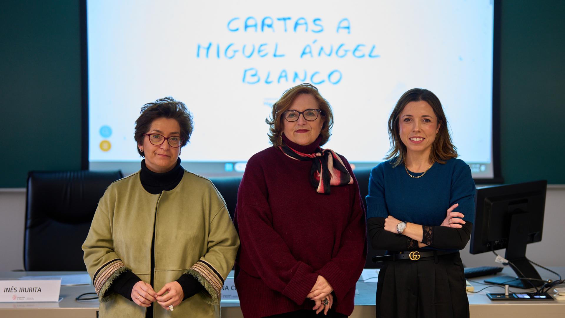 De izquierda a derecha: Inés Irurita, directora del Archivo General de la Universidad de Navarra; Cristina Cuesta, directora de la Fundación Miguel Ángel Blanco; y María Jiménez, profesora de la Facultad de Comunicación y directora del proyecto
