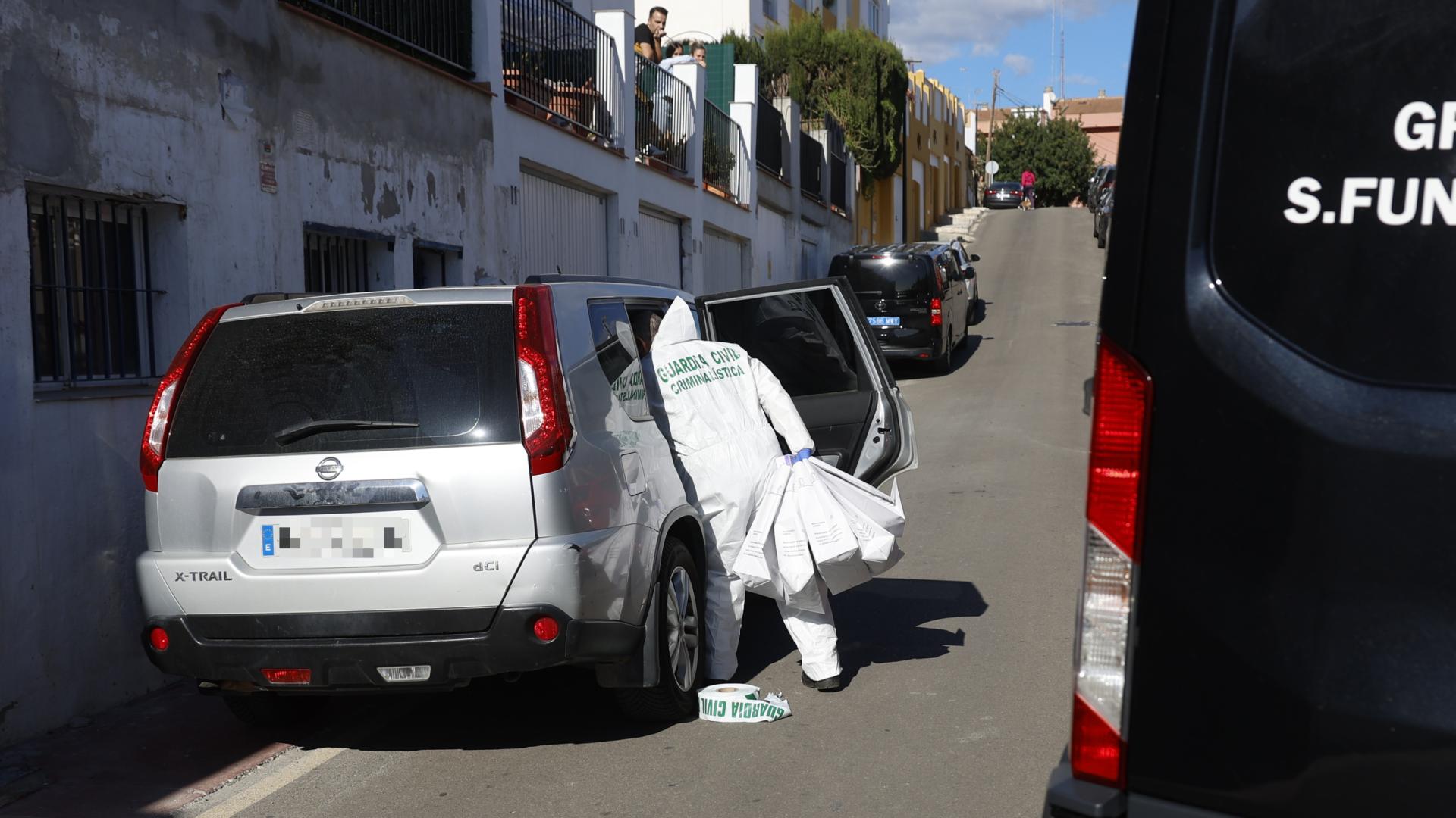 Un hombre ha sido detenido este sábado por su presunta implicación en la muerte violenta de una mujer en la localidad malagueña de Rincón de la victoria