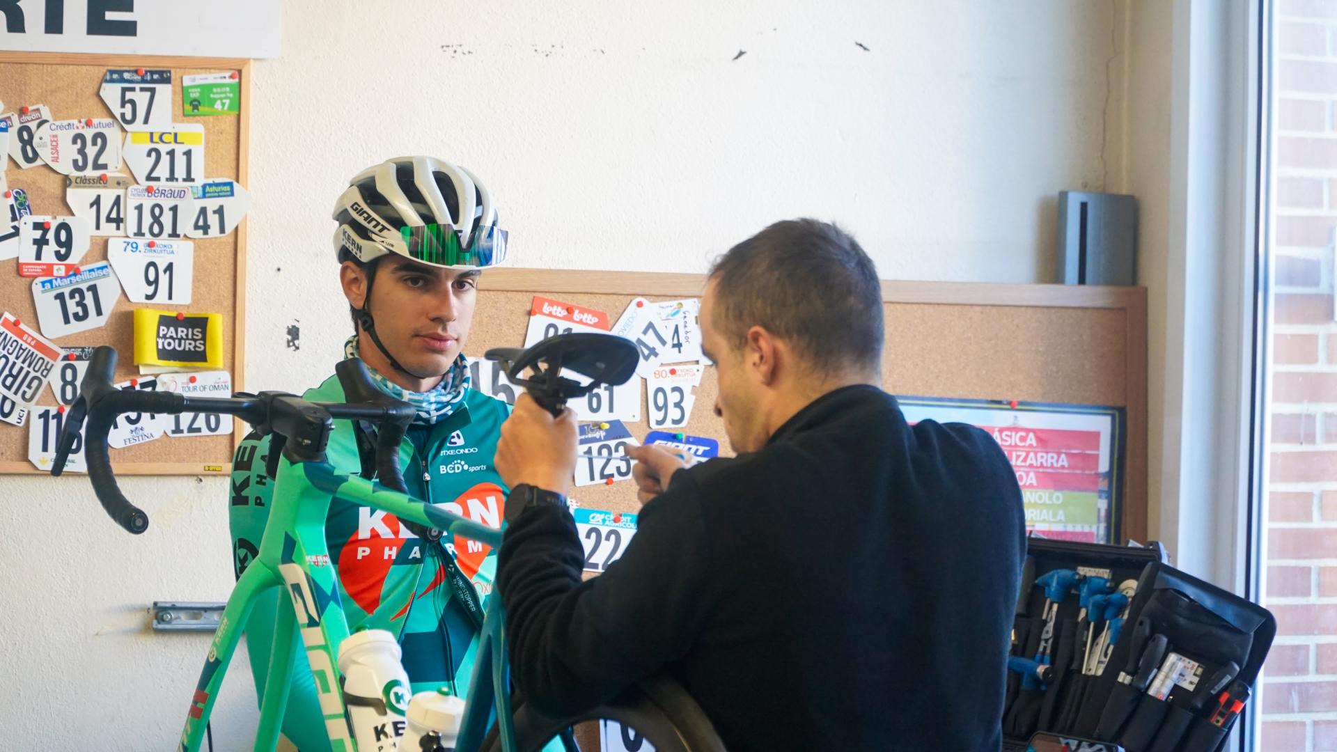 Los ciclistas del Kern Pharma han aprovechado estos días para hacer ajustes.