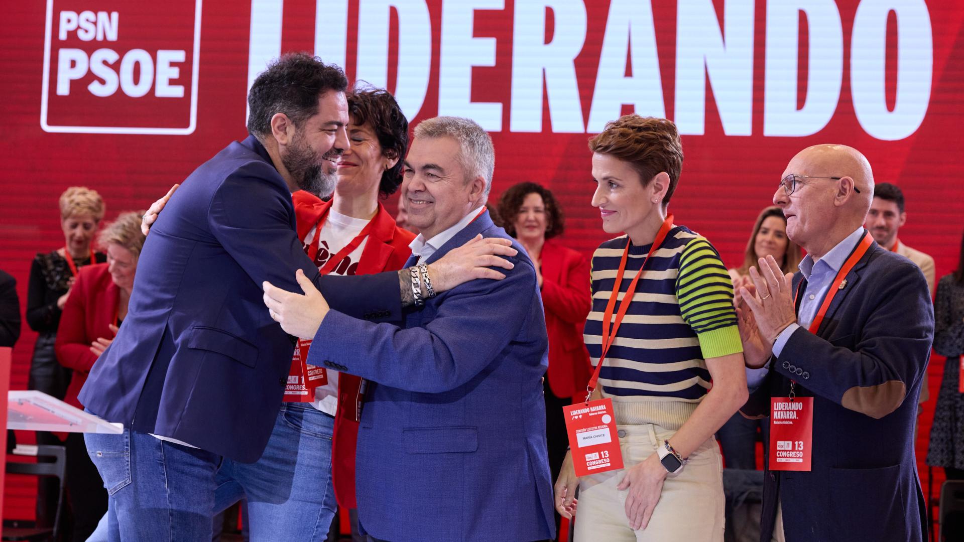 Santos Cerdán, arropado entre Ramón Alzórriz, Elma Saiz, María Chivite y Bernardo Ciriza, en el Congreso que el PSN celebró el pasado marzo en el Baluarte de Pamplona
